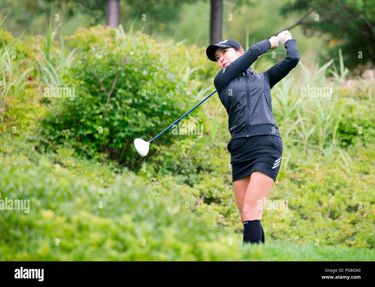 Jeongseon, östlich von Seoul, Südkorea. 23 Aug, 2018. Shin-Ae Ahn (KOR) Golf: Shin-Ae Ahn von Südkorea zweigt weg auf der 1. Bohrung in der ersten Runde der KLPGA Hoch 1 Resort Ladies Open 2018 auf dem High 1 Country Club in Jeongseon, östlich von Seoul, Südkorea. Quelle: Lee Jae-Won/LBA/Alamy leben Nachrichten Stockfoto