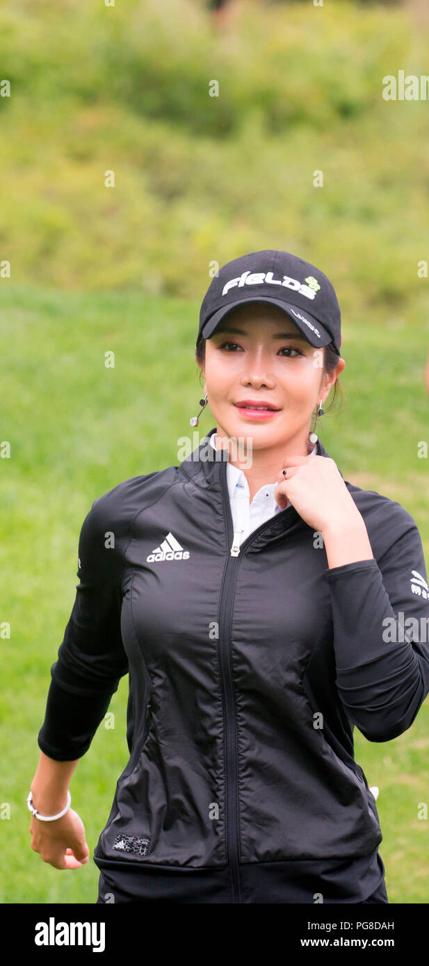 Jeongseon, östlich von Seoul, Südkorea. 23 Aug, 2018. Shin-Ae Ahn (KOR) Golf: Shin-Ae Ahn von Südkorea geht weg der 1 T-Stück während der ersten Runde der KLPGA Hoch 1 Resort Ladies Open 2018 auf dem High 1 Country Club in Jeongseon, östlich von Seoul, Südkorea. Quelle: Lee Jae-Won/LBA/Alamy leben Nachrichten Stockfoto