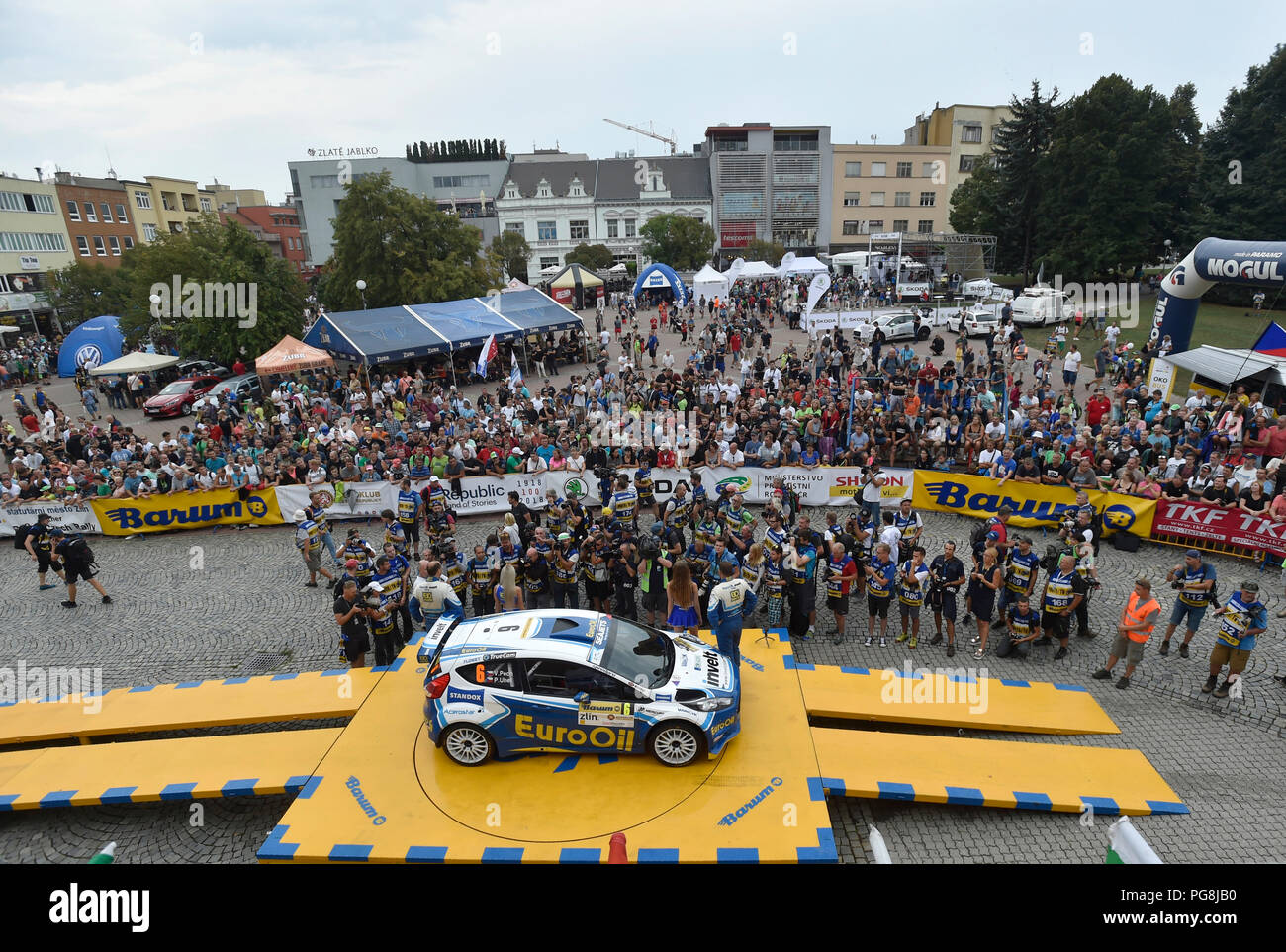 Zlin, Tschechische Republik. 24 Aug, 2018. Tschechische Vaclav Pech und Petr Uhel mit Pkw Ford Fiesta R5 zum Start der Barum Czech Rally Zlin, Tschechische Republik, 24. August 2018. Credit: Dalibor Gluck/CTK Photo/Alamy leben Nachrichten Stockfoto