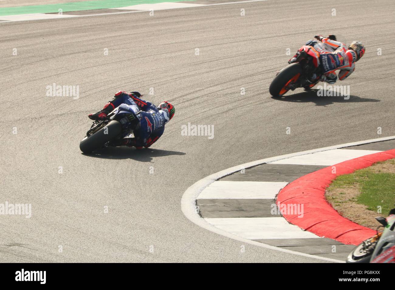 Silverstone, Northamptonshire, GB, 24. August 2018 - 2018 GOPRO Britischen Grand Prix MOTORGP Freie Praxis Tag - jede Menge zwei Rad Action auf der Strecke mit Spaß für die ganze Familie mit Kirmes, Armee zeigt und Motorcross Aktion. Credit: Michelle Brücken/Alamy leben Nachrichten Stockfoto