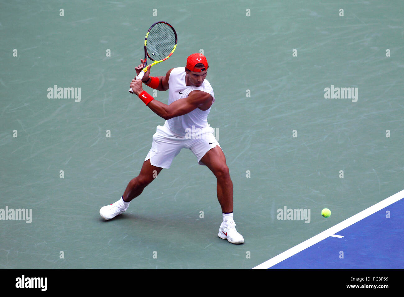 New York, USA, 24. August 2018 - US Open Tennis Praxis: Der Spanier Rafael Nadal üben an der Billie Jean King National Tennis Center in Flushing Meadows, New York, als Spieler für die US Open, die am kommenden Montag beginnt, vorbereitet. Quelle: Adam Stoltman/Alamy leben Nachrichten Stockfoto