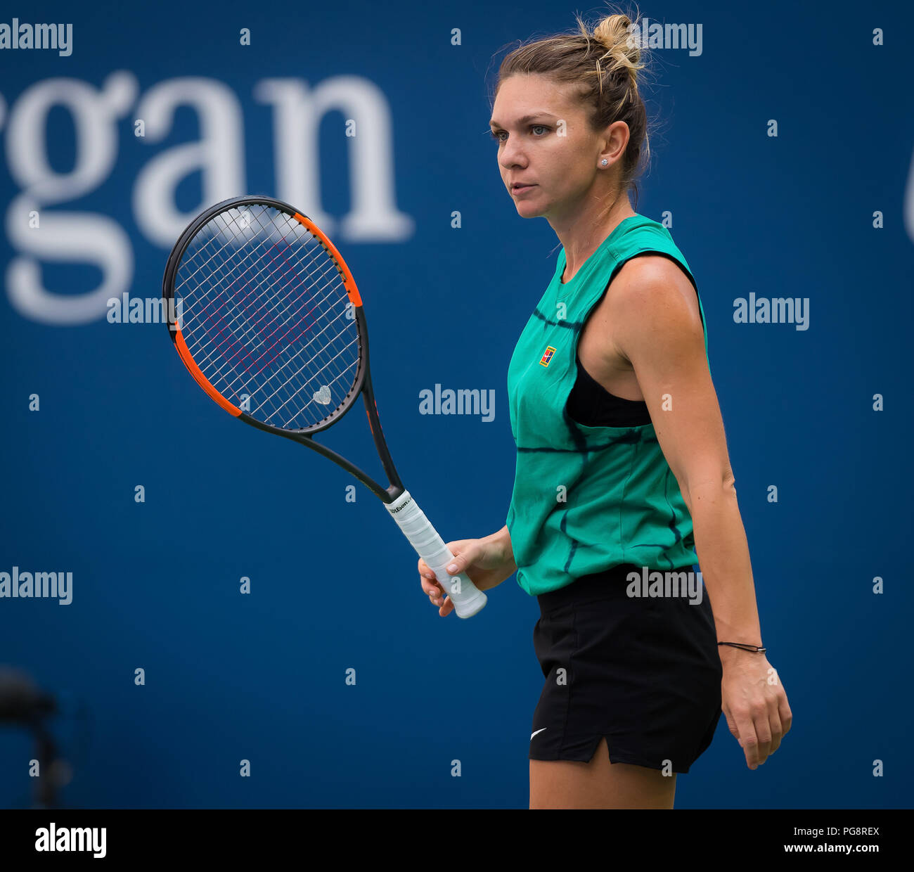 New York, USA. 24. Aug 2018. Simona Halep Rumäniens Praktiken bei den US Open 2018 Grand Slam Tennis Turnier. New York, USA. 24. August 2018. 24 Aug, 2018. Quelle: AFP 7/ZUMA Draht/Alamy leben Nachrichten Stockfoto