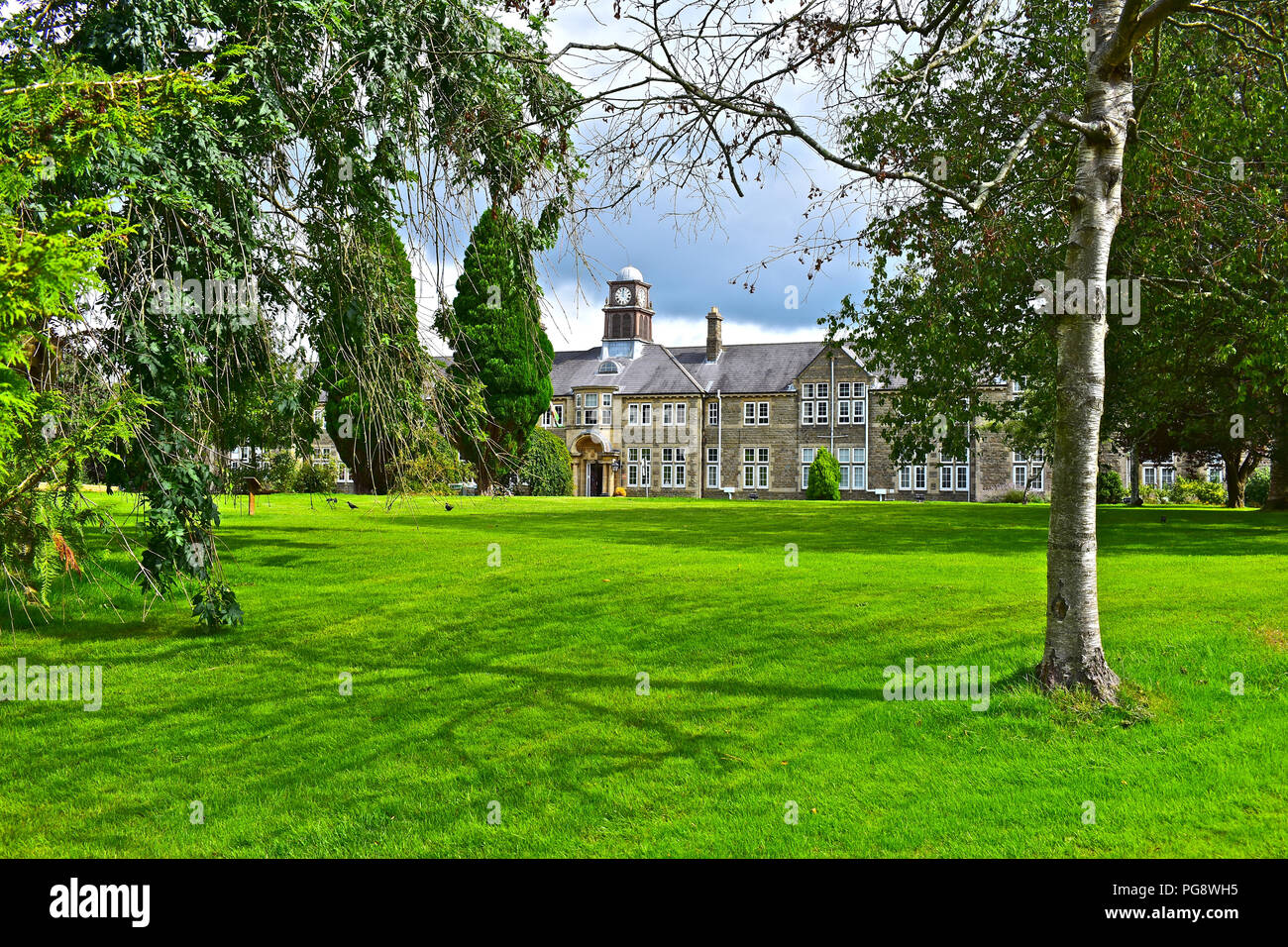 Heronsbridge Schule ist eine Grund- und weiterführende Schule für Kinder mit speziellen Bedürfnissen in Bridgend, Wales. Vor allem Tag Schüler aber einige Boarder. Stockfoto