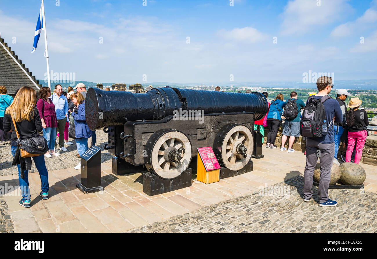 Mons Meg ist eine mittelalterliche bombardieren im Jahre 1449 und auf die Burg von Edinburgh, Schottland, Großbritannien gebaut. Stockfoto