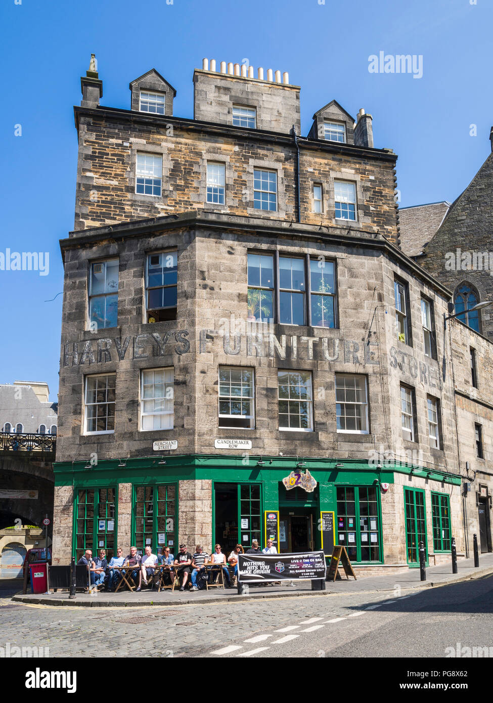Der ehemalige Harvey Möbelhäuser in Kerzenmacher Row, Edinburgh, Schottland, ist heute eines der beliebtesten australischen Bar. Stockfoto