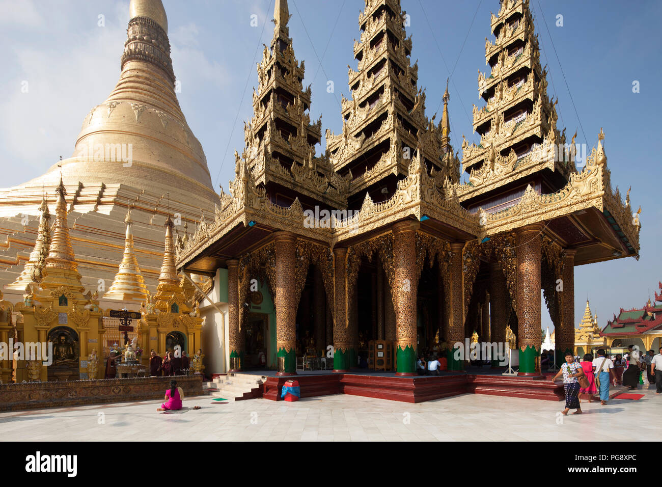 Shwedagon Pagode und Gautama Buddha Tempel, Yangon, Myanmar, Asien Stockfoto