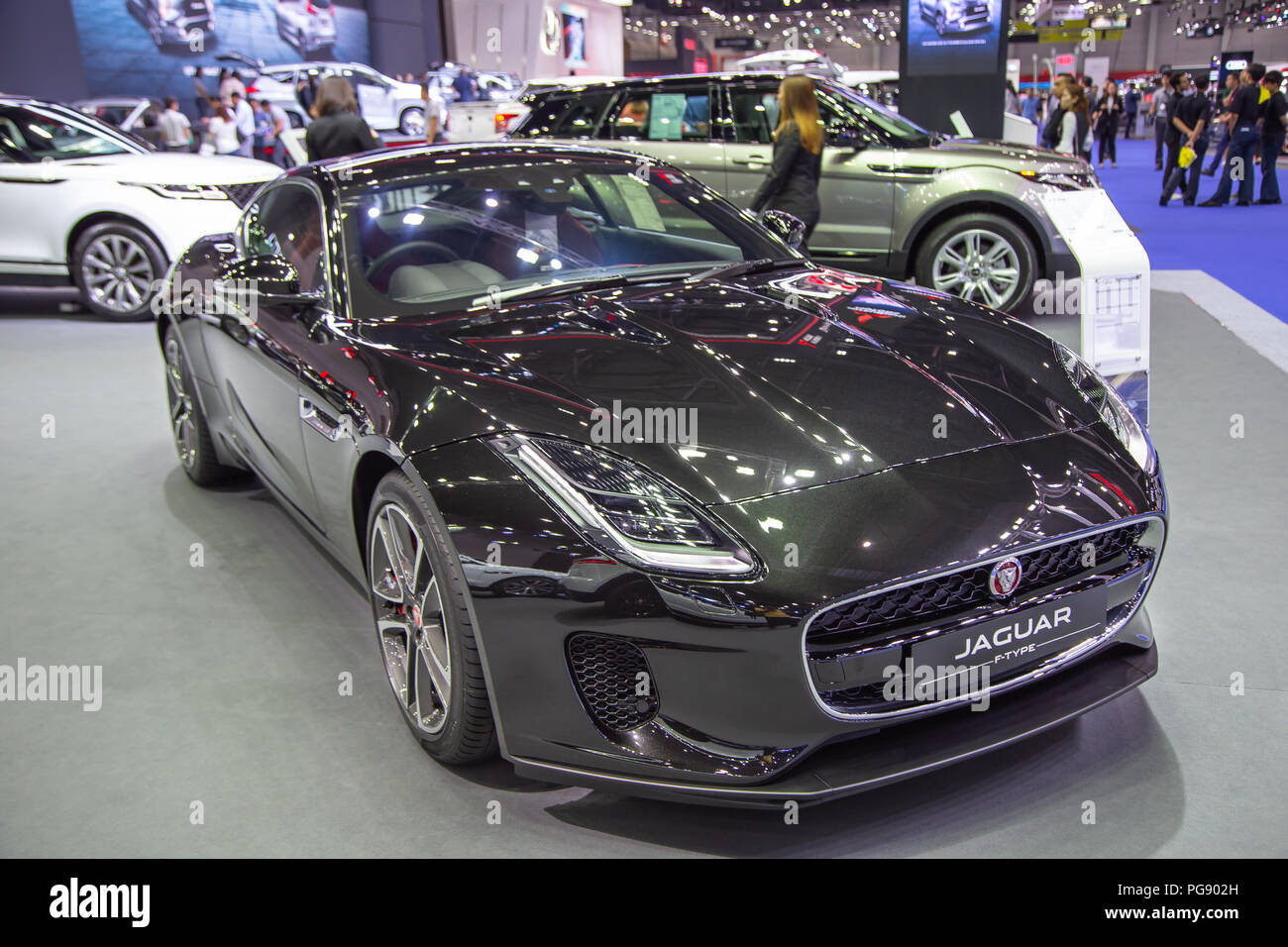 Bangkok, Thailand - 22. August 2018: Jaguar F-Type Coupé in Big Motor Verkauf 2018 vorgestellt Stockfoto