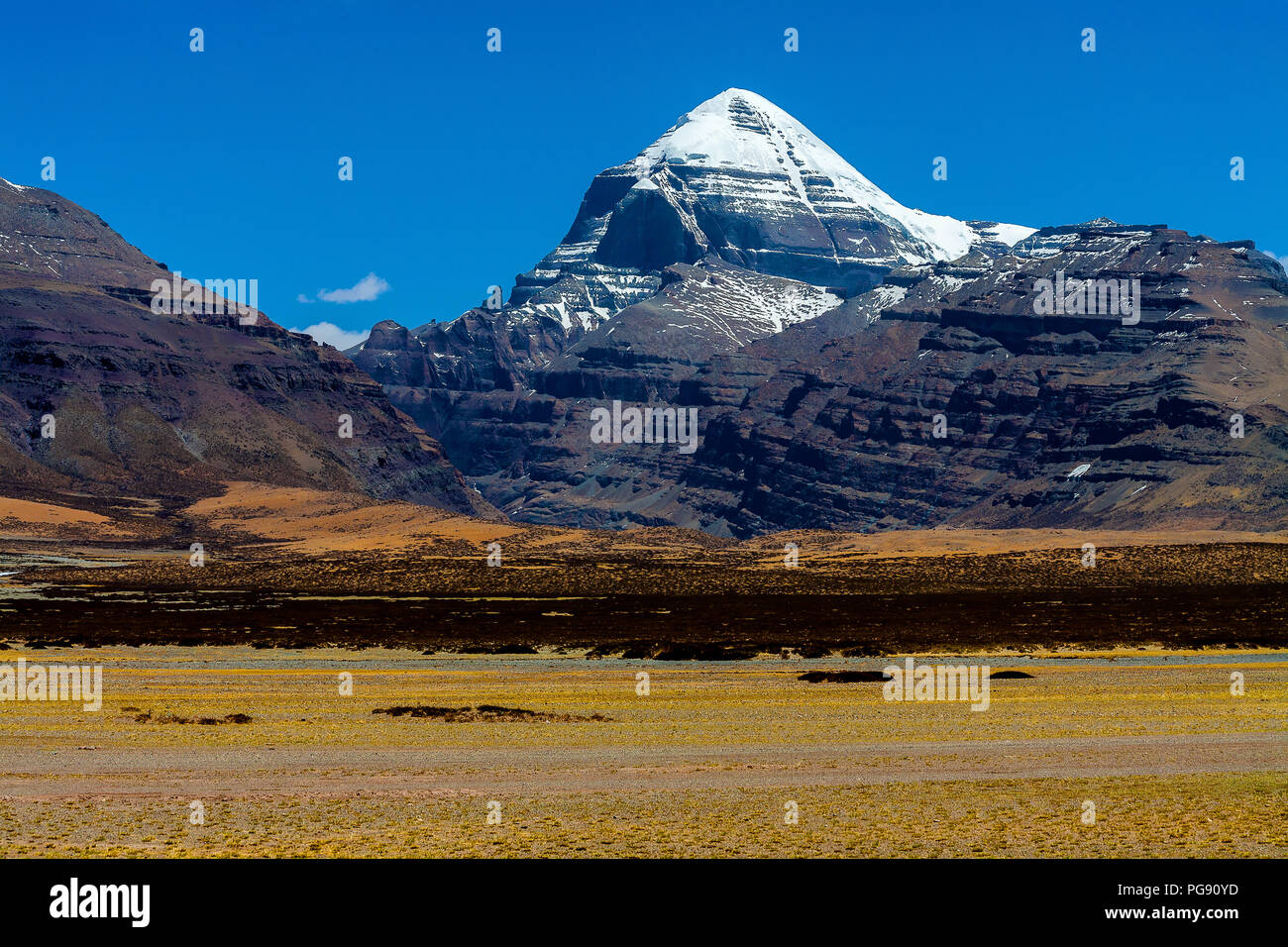 Schneebedeckter Gipfel des heiligen Berges Kailash, tibetischer Buddhismus, heiliger Berg. Tibet, China. Stockfoto