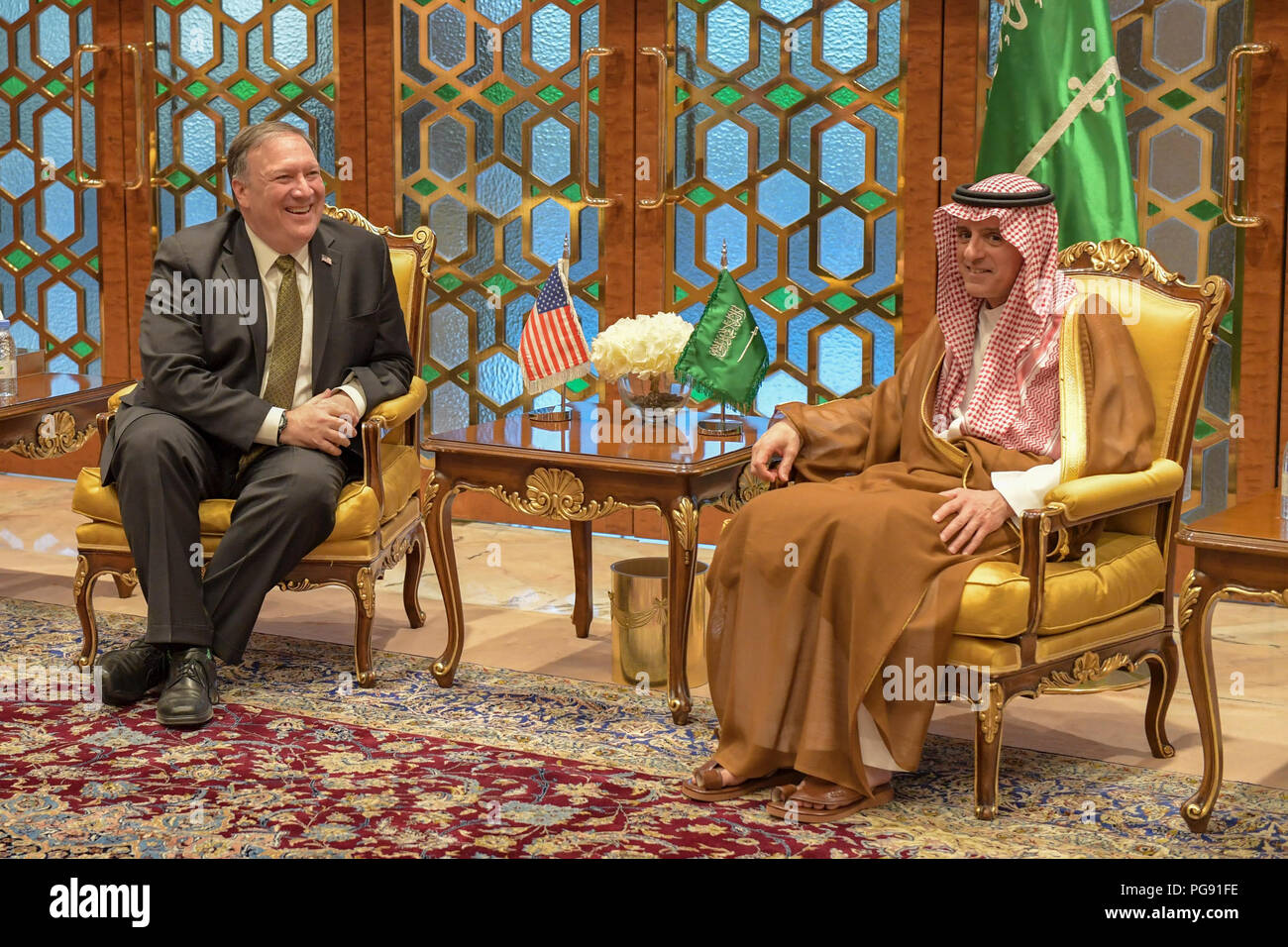Sekretär Pompeo erfüllt mit der saudische Außenminister Adel al-Jubeir, in Riad, Saudi-Arabien, der am 28. April 2018. Stockfoto