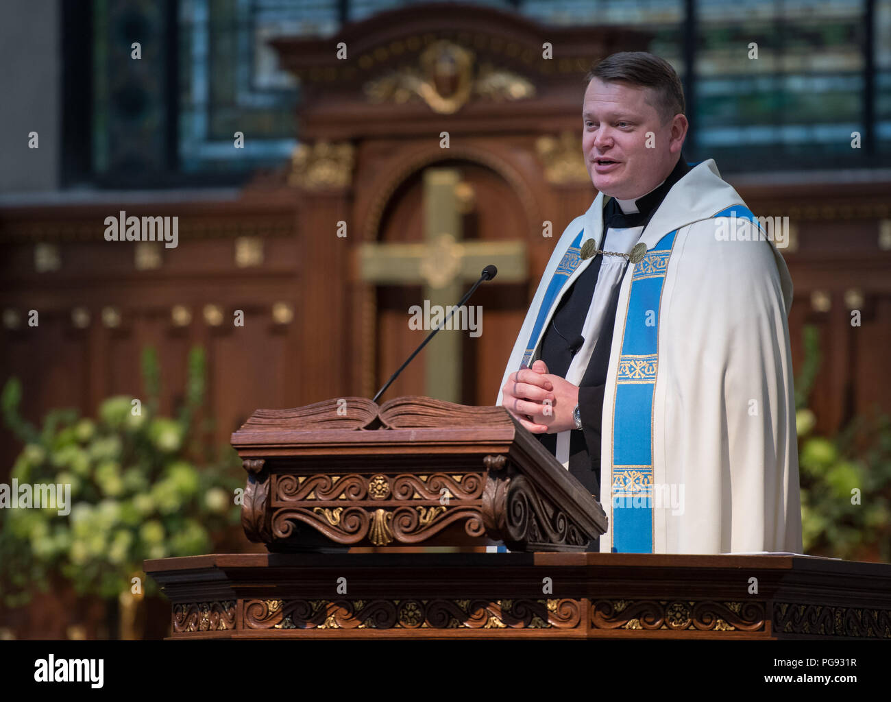 Kaplan McGrath über sieht die Trauerfeier für den ehemaligen Kapitän der NASA-Astronaut Bruce McCandless II, USN (Ret.), Dienstag, Januar 16, 2018 an der United States Naval Academy in Annapolis, Maryland. Stockfoto