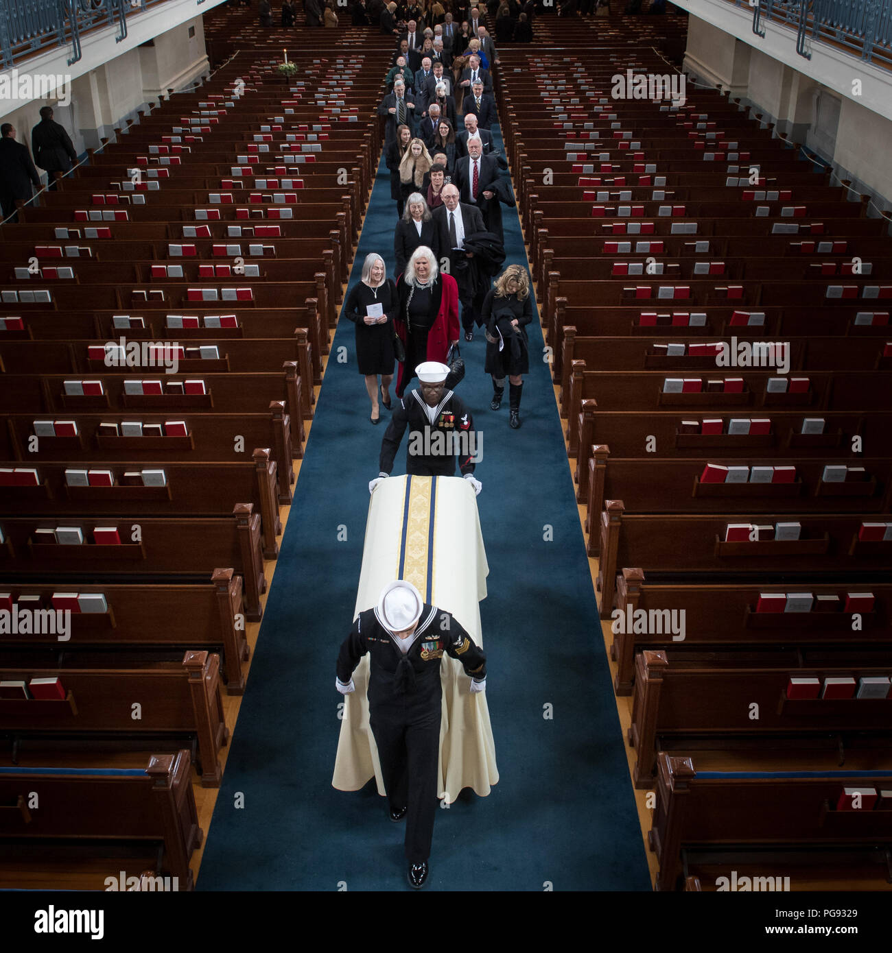 Familie und Freunde der Trauerfeier für ehemaligen Kapitän der NASA-Astronaut Bruce McCandless II, USN (Ret.), Dienstag, Januar 16, 2018 Abfahrt an der United States Naval Academy in Annapolis, Maryland. Stockfoto