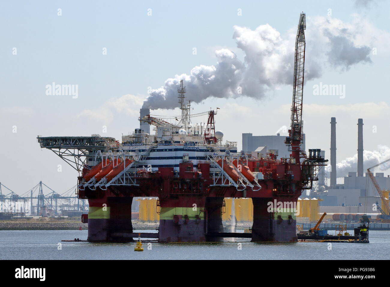 Die floatel Ausdauer Plattform wird auf den Hafen von Rotterdam am 13. Juli 2018. Stockfoto