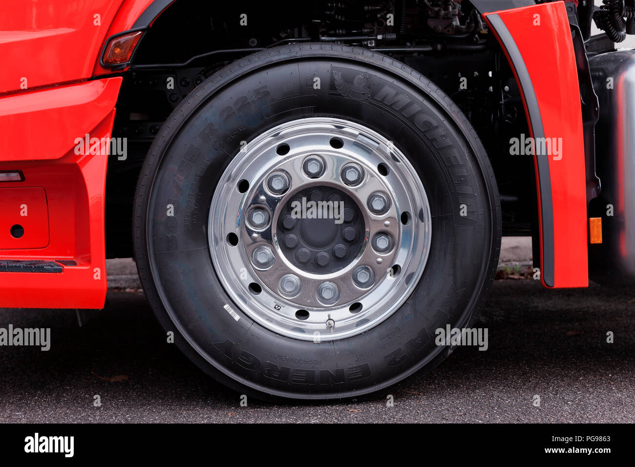 Michelin Reifen für Lkw, 385/55 R22,5. Datum der Aufnahme 8-16 2018 in Spanien. Stockfoto