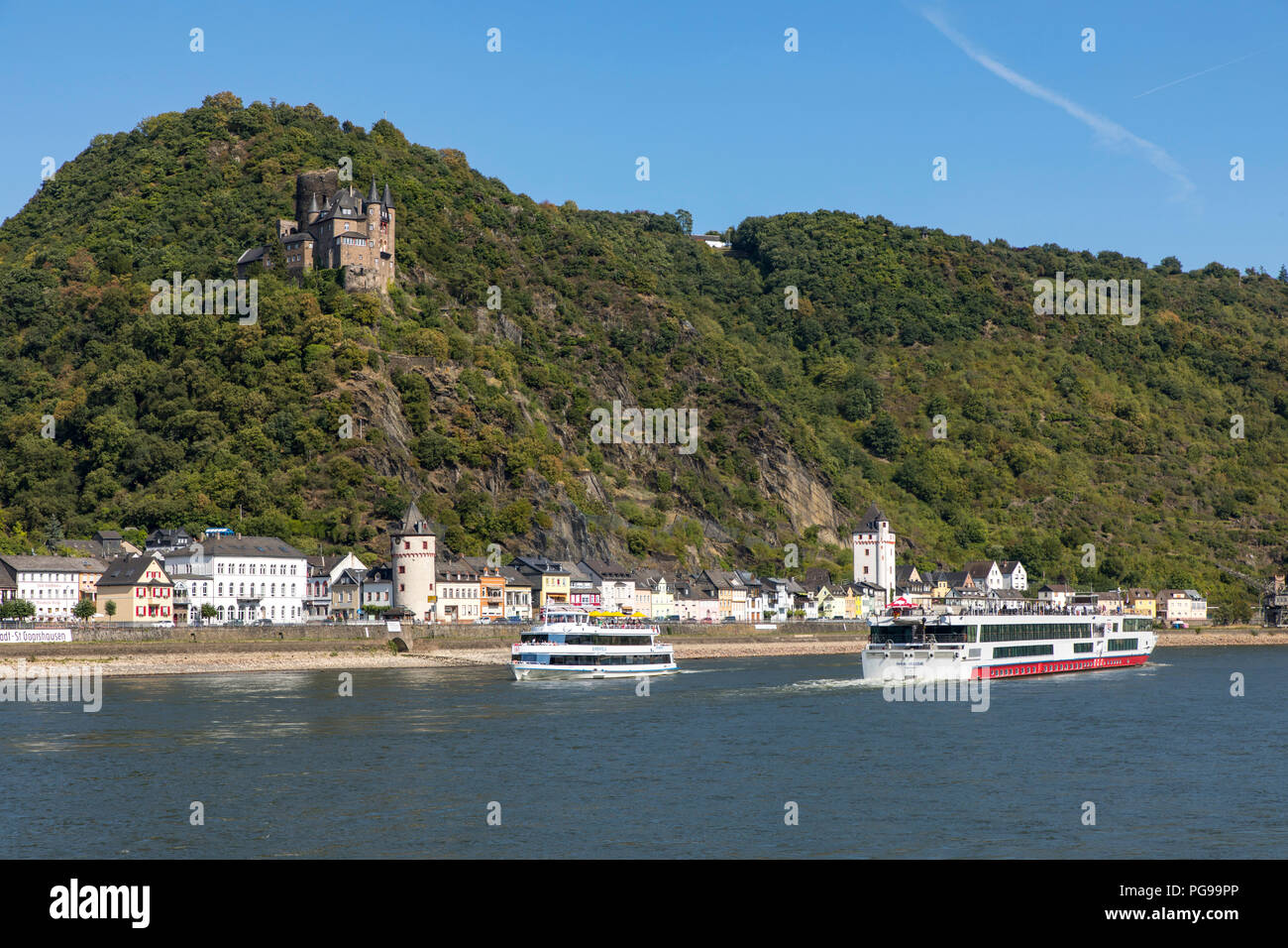 Burg Katz, oberhalb von St. Goarshausen, Rheingau, im UNESCO-Welterbe Oberes Mittelrheintal, Fluss Kreuzfahrt Schiff, Stockfoto