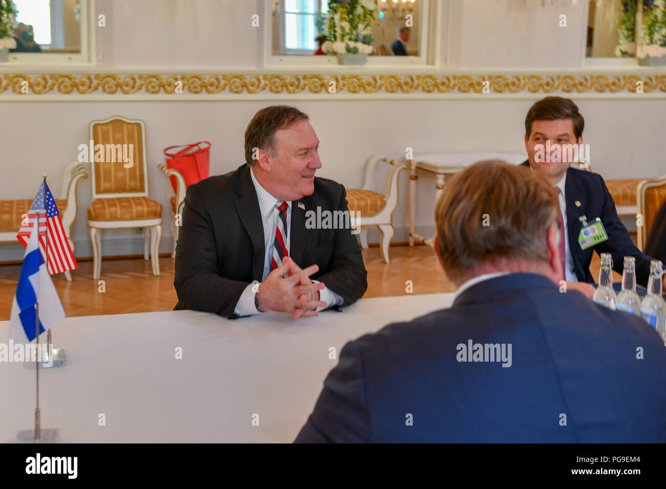 Us-Staatssekretär Michael R. Pompeo trifft sich mit dem Finnischen Außenminister Timo Soini an der Finnischen Präsidentenpalast, Spiegelsaal in Helsinki, Finnland am 16. Juli 2018. Stockfoto