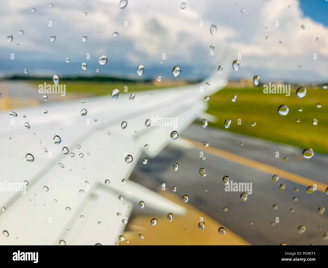 An einem regnerischen Sonntag Nachmittag - US-Staatssekretär Michael R. Pompeo fährt Joint Base Andrews Weg in Simi Valley, Kalifornien am 22. Juli 2018. Zu liefern, eine Rede über "Unterstützung der iranischen Stimmen". Stockfoto