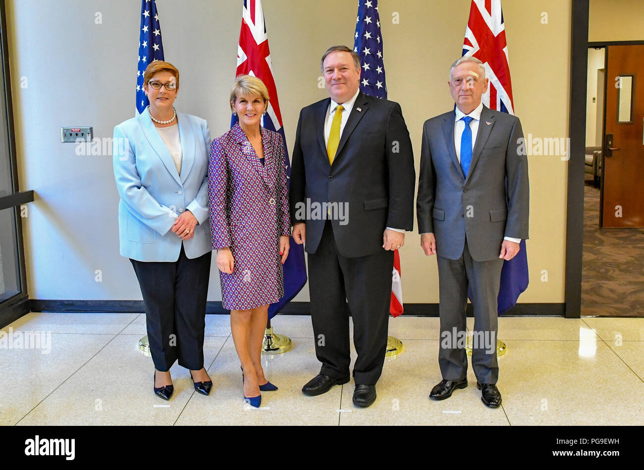 Us-Staatssekretär Michael R. Pompeo posiert für ein Foto mit (L, R) Minister für Verteidigung Marise Payne, Australischer Außenminister Julie Bishop und US-Verteidigungsminister James Mattis, an der Hoover Institution der Stanford University für die Australien - USA Konsultationen auf Ministerebene (Ausmin) in Palo Alto, Kalifornien, am 23. Juli 2018. Stockfoto