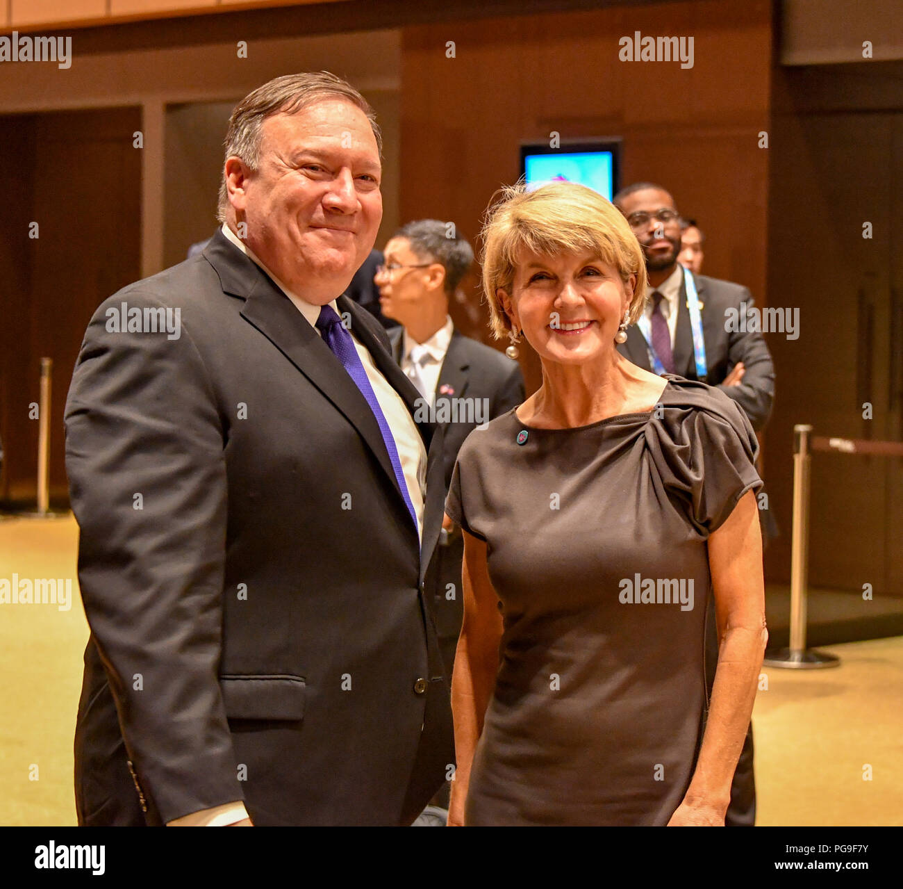 Staatssekretär Michael R. Pompeo mit australischen FM Julie Bishop an ASEAN 2018 Singapur, Singapur, 4. August 2018. Stockfoto