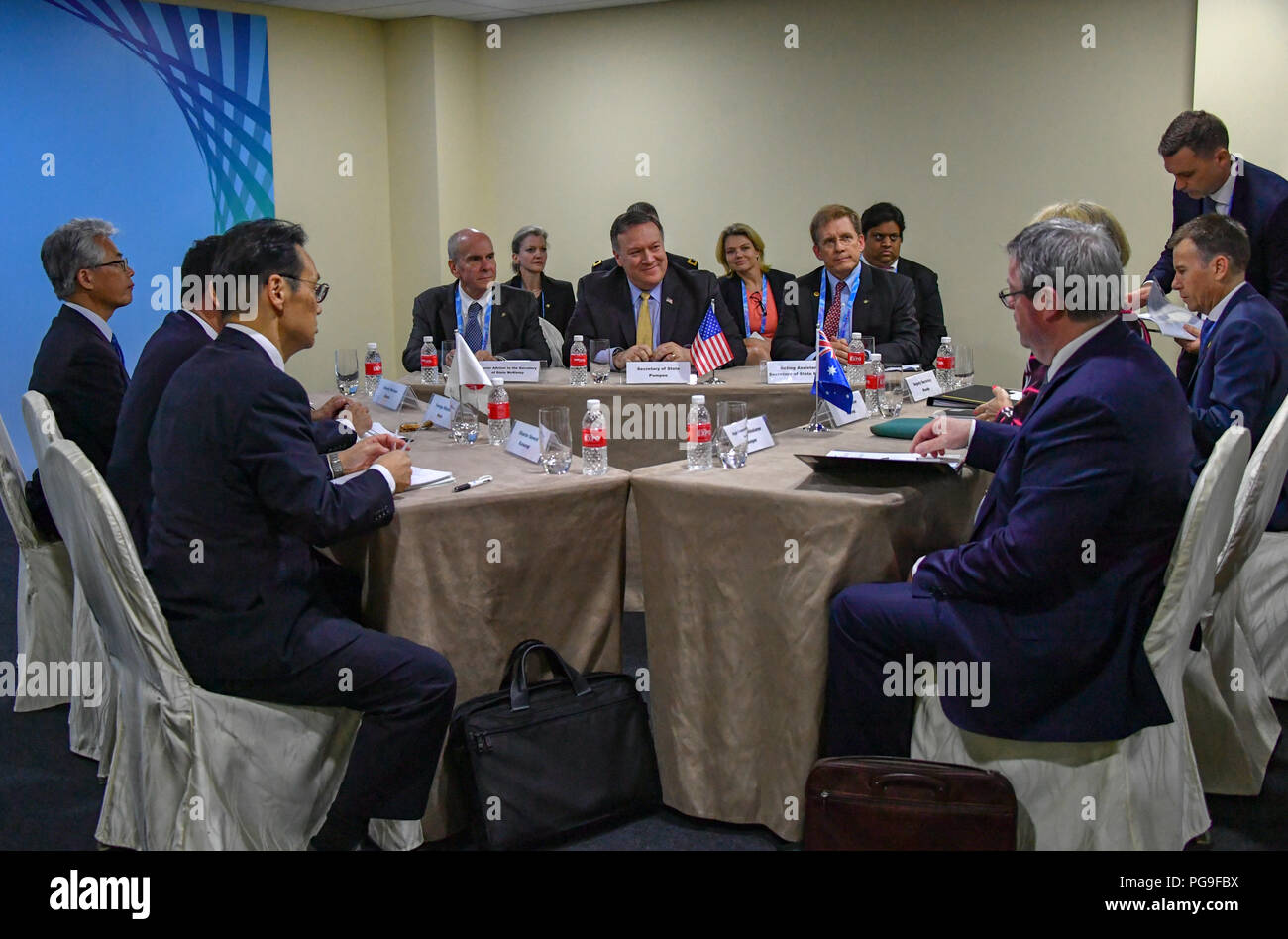 Staatssekretär Michael R. Pompeo verbindet einen trilateralen Strategischen Dialog australische Minister für Auswärtige Angelegenheiten Bischof und Japanische FM Kono an ASEAN in Singapur, Singapur, 4. August 2018. Stockfoto