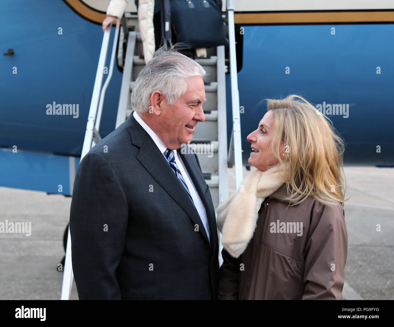 Us-Staatssekretär Rex Tillerson ist durch US-amerikanische Botschafter in Frankreich Jamie McCourt begrüßt, bei der Ankunft in Paris, Frankreich, 22. Januar 2018. Stockfoto