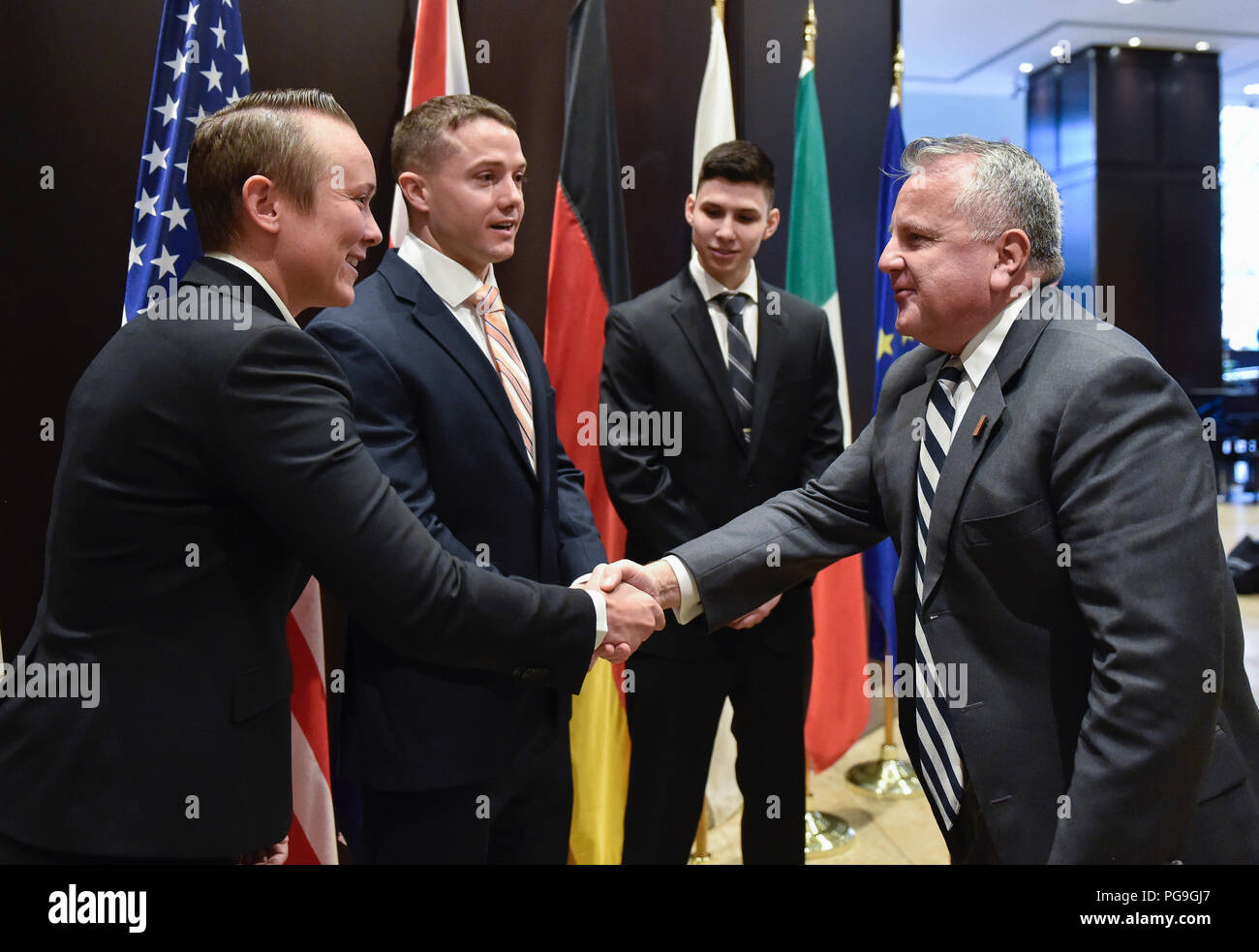 Die Außenminister John Sullivan trifft sich mit Marine Security Guards in Toronto, Kanada, am 23. April 2018. Stockfoto