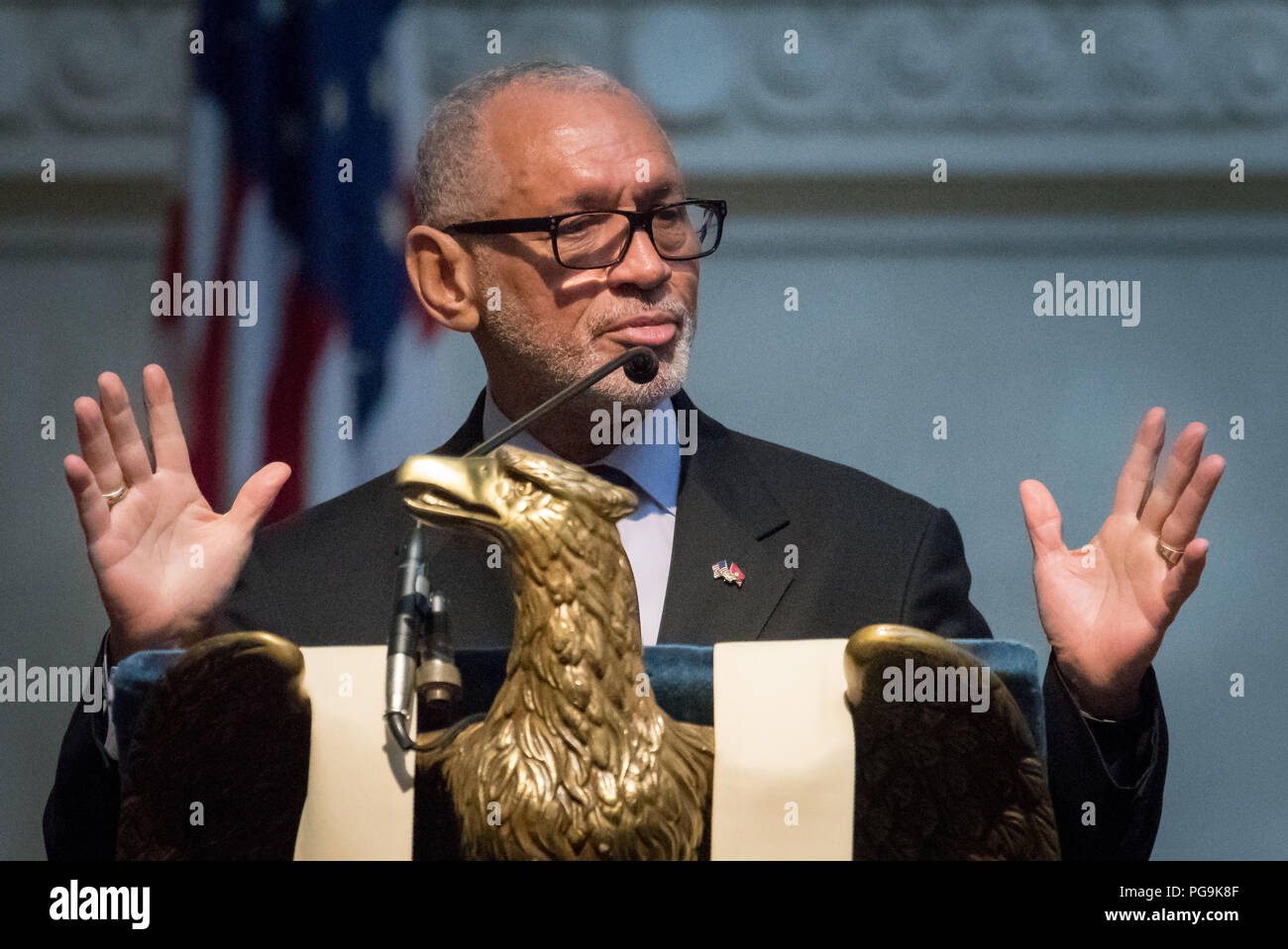 Ehemalige NASA-Administrator Charlie Bolden spricht an der Trauerfeier für den ehemaligen Kapitän der NASA-Astronaut Bruce McCandless II, USN (Ret.), Dienstag, Januar 16, 2018 an der United States Naval Academy in Annapolis, Maryland. Stockfoto