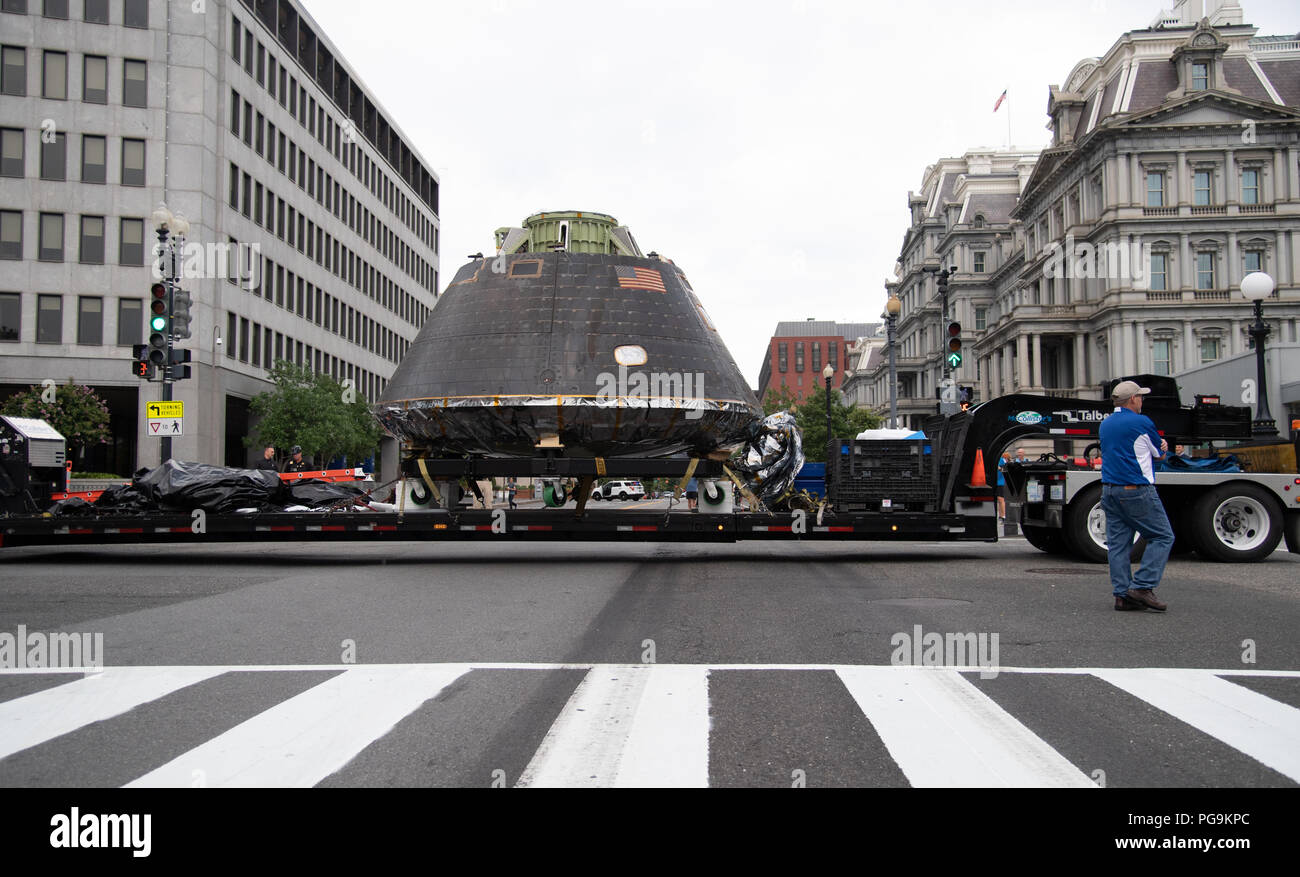Die NASA-Raumsonde, die Orion flog Exploration Flight Test-1 am Dez. 5, 2014 ist zu sehen, wie es im Weißen Haus komplexe ankommt, Samstag, Juli 21, 2018 in Washington, DC. Lockheed Martin, Prime Auftragnehmer der NASA für Orion, begannen mit der Herstellung der Orion-Crew Modul 2011 und lieferte sie im Juli 2012 zum Kennedy Space Center der NASA in der endgültigen Montage, Integration und Prüfung abgeschlossen wurde. Mehr als 1.000 Unternehmen im ganzen Land hergestellt oder dazu beigetragen, die mit dem Raumschiff. Stockfoto