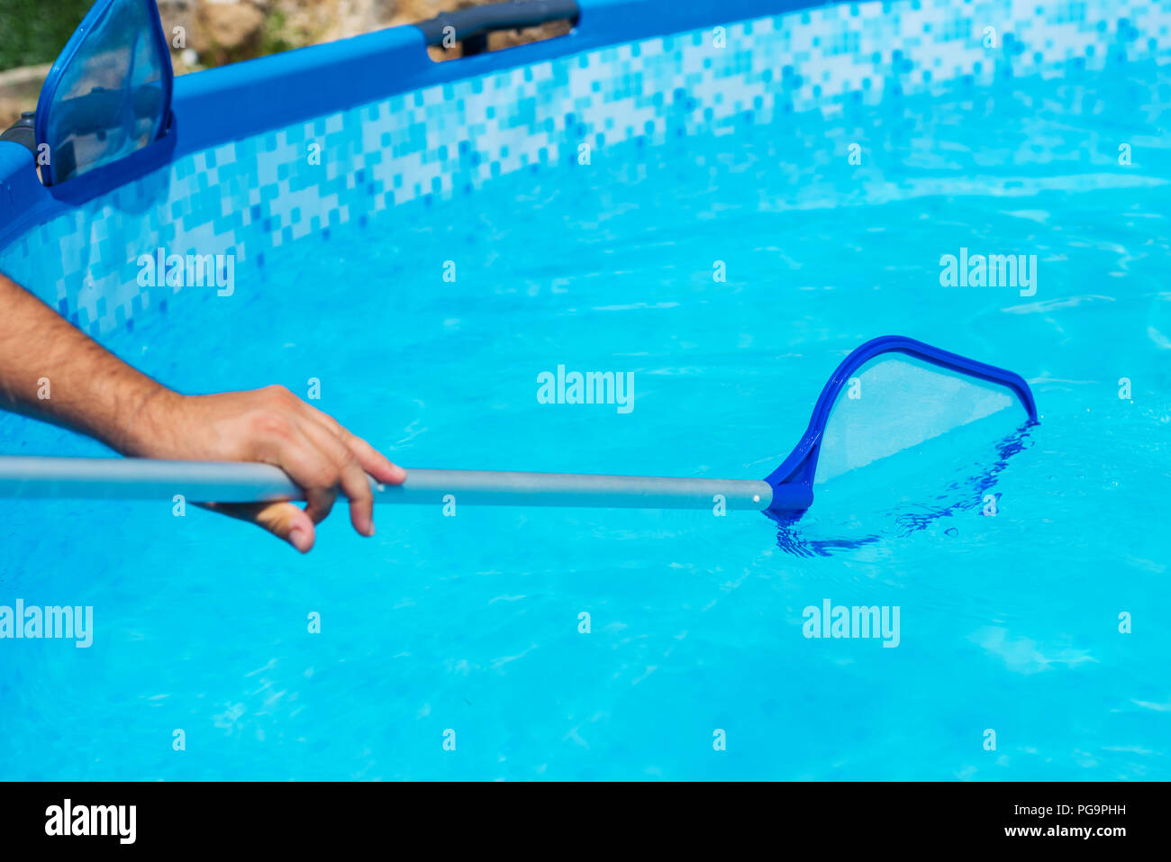 Garten Swimmingpool in der Nähe der Reinigung Stockfoto