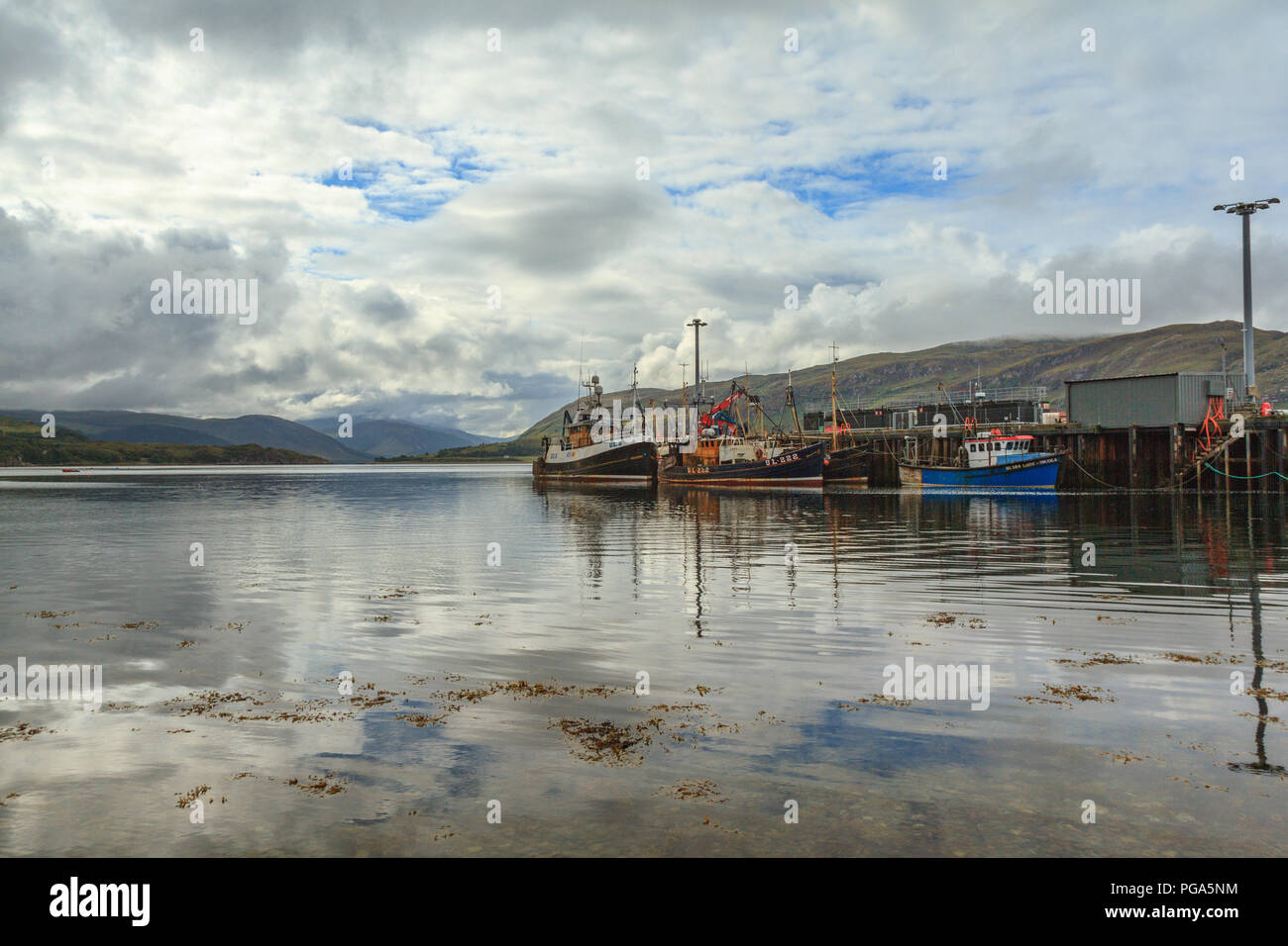 Fischerboote am Loch Broom Ullapool, Schottland Stockfoto