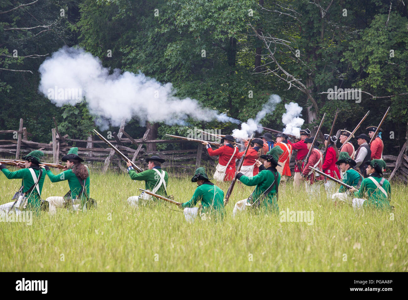 MCCONNELLS, SC (USA) - 14. Juli 2018: Die revolutionären Krieg reenactors in Britischer Uniform die Schlacht von Huck's Niederlage neu an der historischen Brattonsville Stockfoto