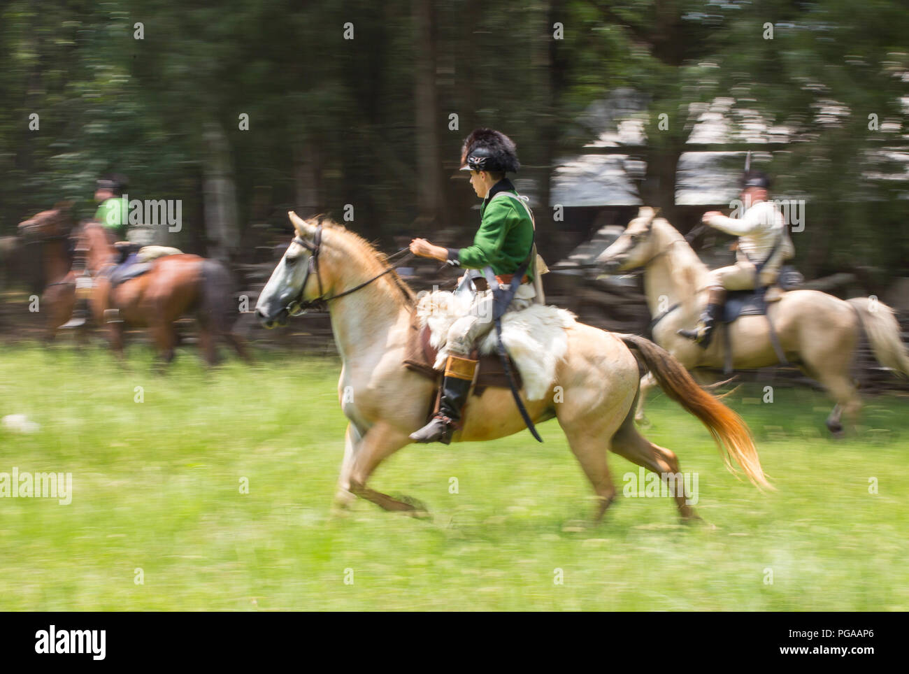 MCCONNELLS, SC (USA) - 14. Juli 2018: Die revolutionären Krieg reenactors in Britischer Uniform die Schlacht von Huck's Niederlage neu an der historischen Brattonsville Stockfoto