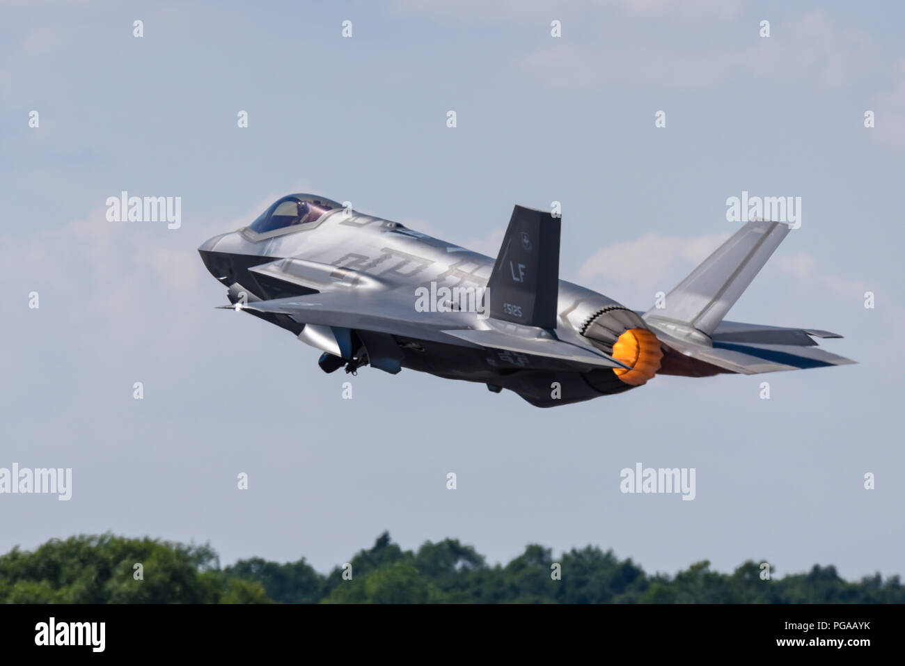 Lockheed Martin F-35A Lightning II von der USAF, United States Air Force, startet mit Nachbrenner bei RIAT, Royal International Air Tattoo Stockfoto