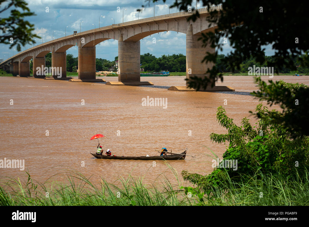 Die kizuna (Brücke der Freundschaft), Khmer-Japanese gesehen, seit der Östlichen Mekong Bank, bei Kampong Cham (Kambodscha, Asien). Kambodschanischen Modernität. Stockfoto