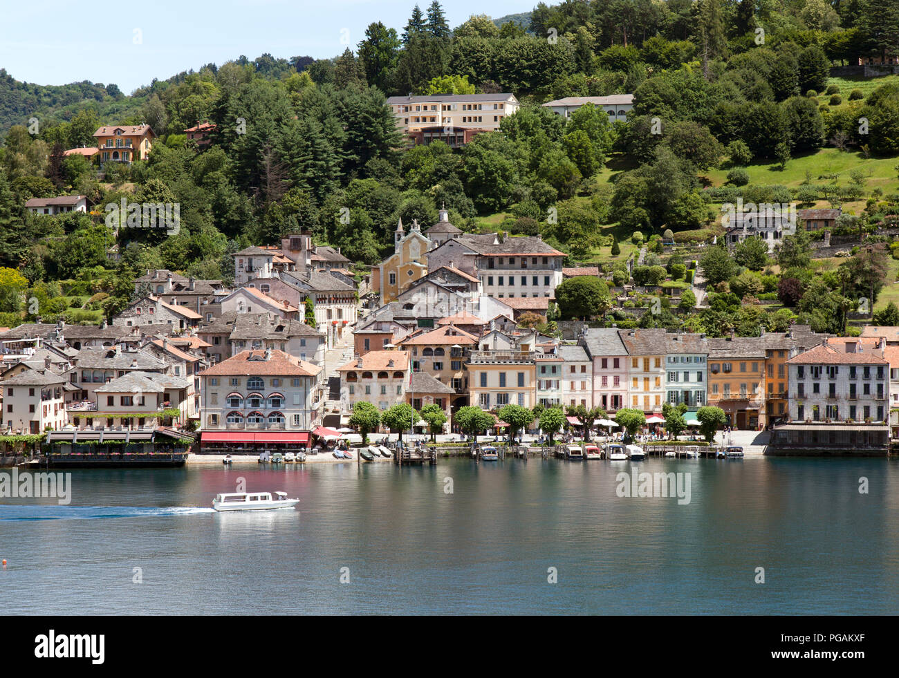Semi-Luftaufnahme, Orta San Giulio, Ortasee, Lombardei, Italien. Stockfoto