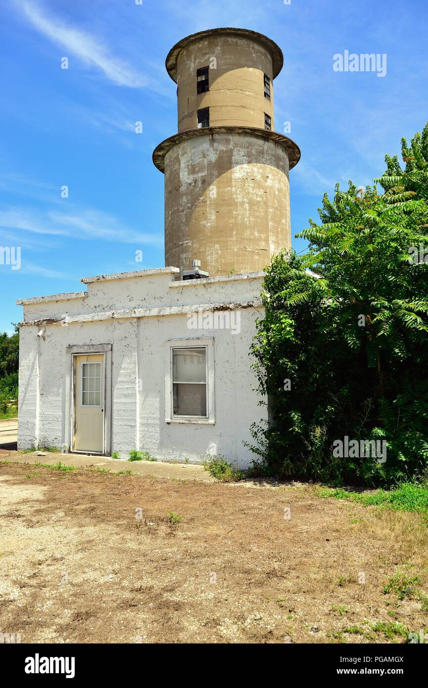 Sheffield, Illinois, USA. Eine alte, ehrwürdige Körnerelevator und Landwirt kooperative in einem kleinen Illinois Gemeinschaft. Stockfoto