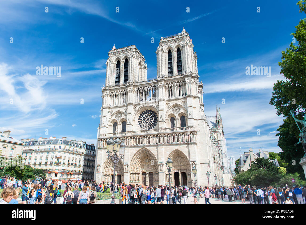 Paris, Frankreich, 23. Juni 2018: Parvis Notre-Dame-Jean-Paul-II Platz in Paris, Frankreich. Stockfoto