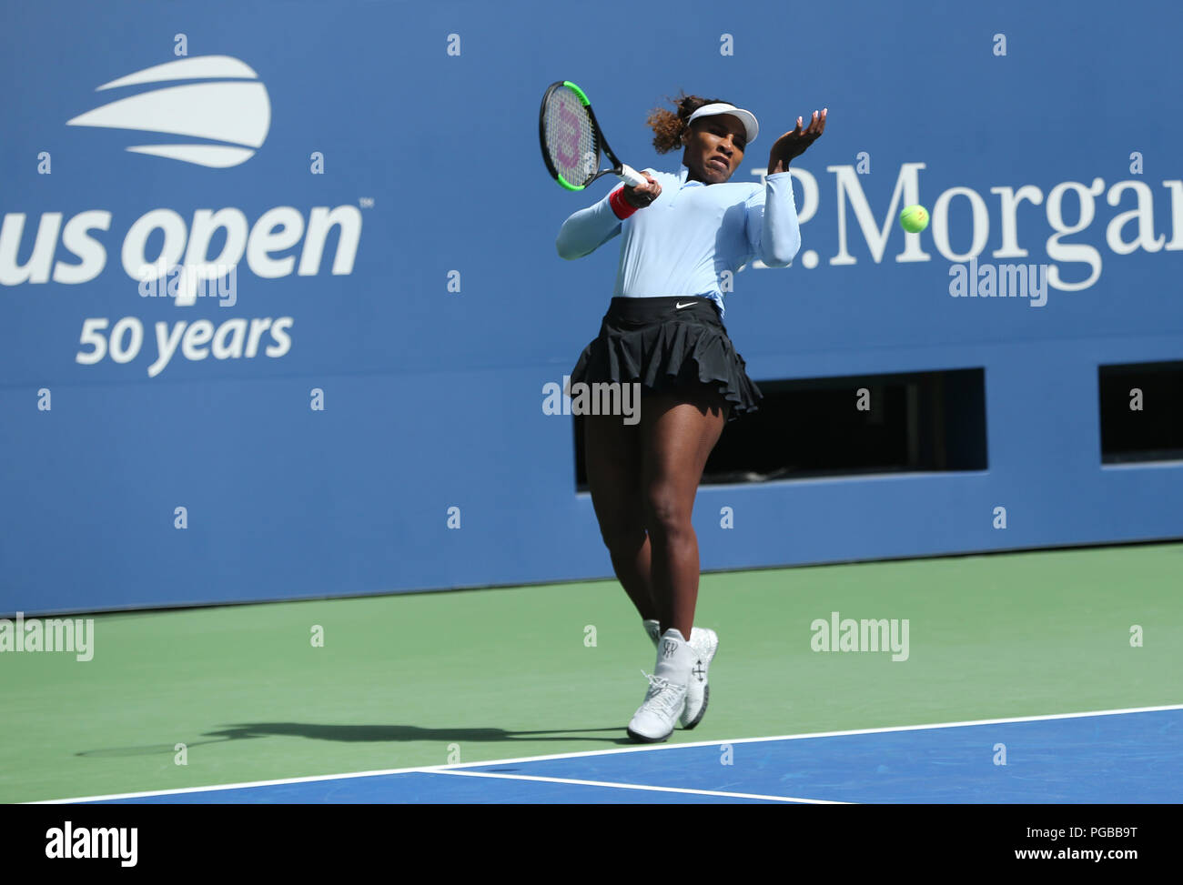 23 Grand-Slam-champion Serena Williams Praktiken für die 2018 US Open bei Billie Jean King National Tennis Center Stockfoto