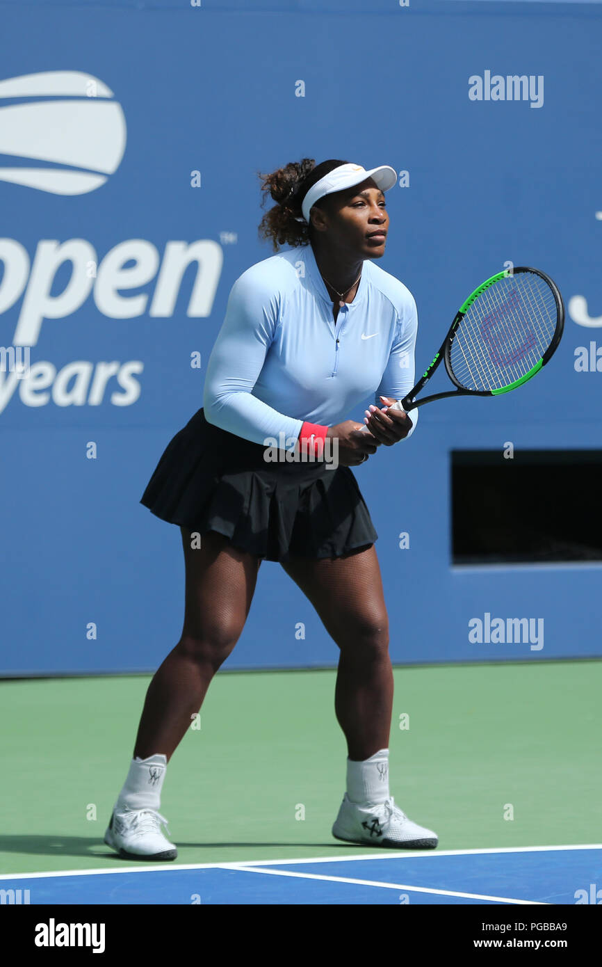 23 Grand-Slam-champion Serena Williams Praktiken für die 2018 US Open bei Billie Jean King National Tennis Center Stockfoto