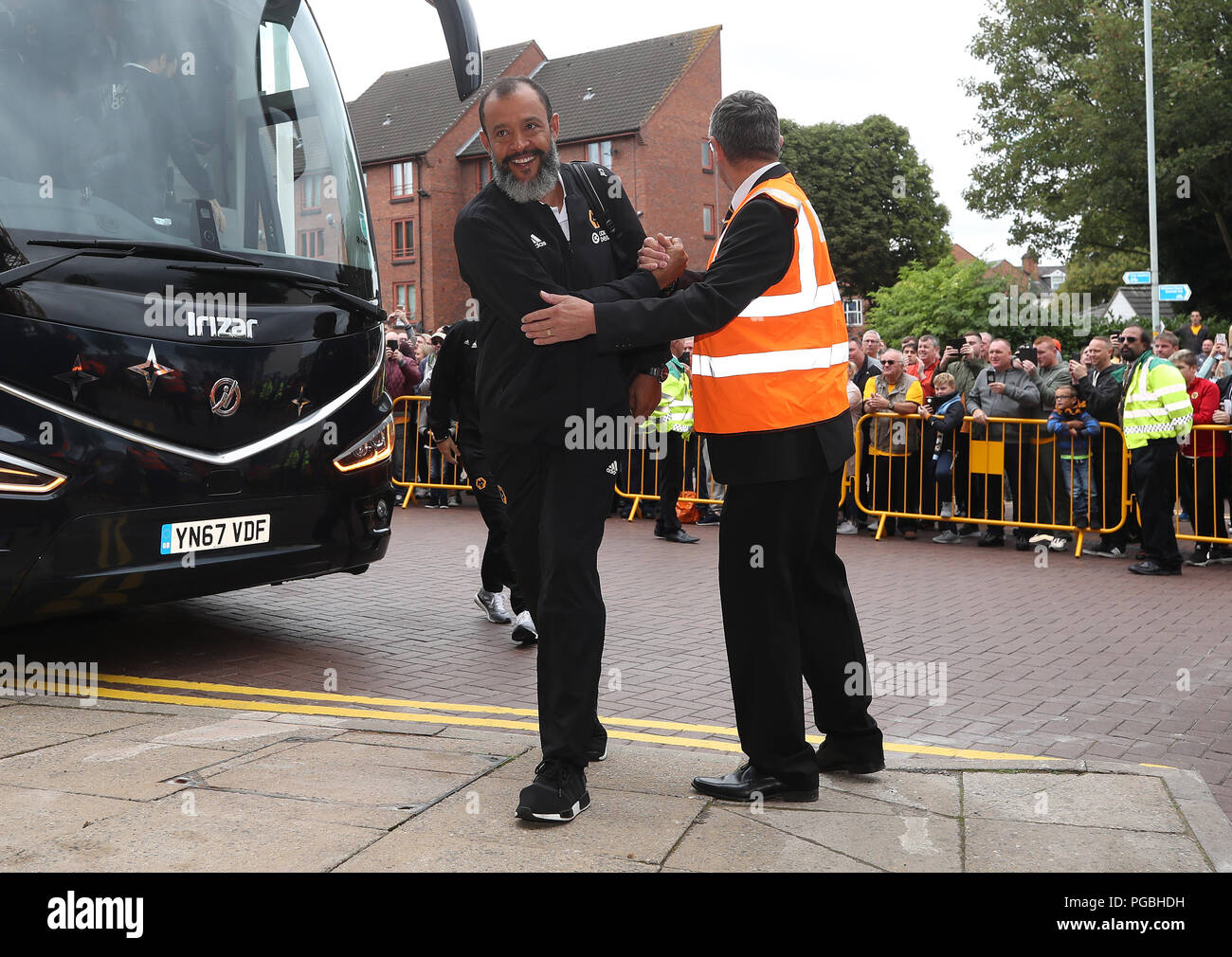 Wolverhampton Wanderers manager Nuno Espírito Santo kommt für die Premier League Spiel im Molineux, Wolverhampton. PRESS ASSOCIATION Foto. Bild Datum: Samstag, August 25, 2018. Siehe PA-Geschichte Fussball Wölfe. Photo Credit: Nick Potts/PA-Kabel. Einschränkungen: EDITORIAL NUR VERWENDEN Keine Verwendung mit nicht autorisierten Audio-, Video-, Daten-, Spielpläne, Verein/liga Logos oder "live" Dienstleistungen. On-line-in-Match mit 120 Bildern beschränkt, kein Video-Emulation. Keine Verwendung in Wetten, Spiele oder einzelne Verein/Liga/player Publikationen. Stockfoto