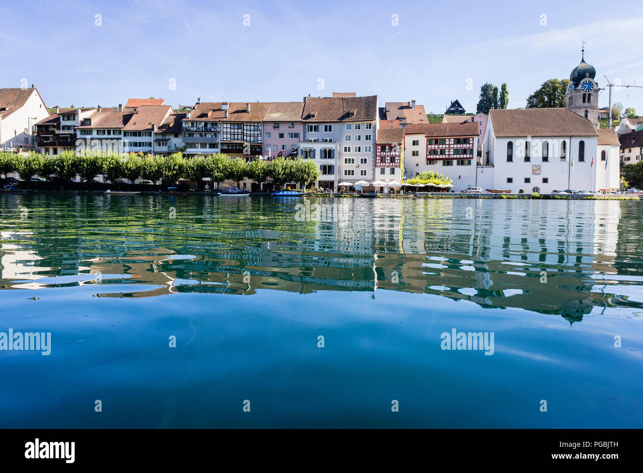 Das Dorf von Eglisau und der Rhein, Schweiz Stockfoto