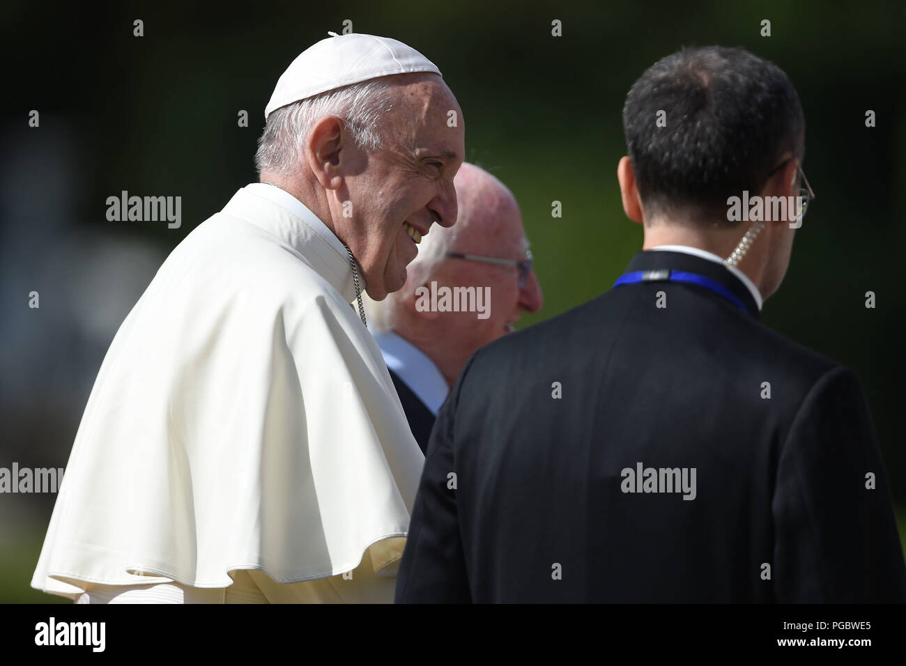 Papst Franziskus bei einem Treffen mit irischen Präsidenten Michael D Higgins, bei Aras eine Uachtarain in Phoenix Park, Dublin, als Teil seines Besuchs in Irland. Stockfoto