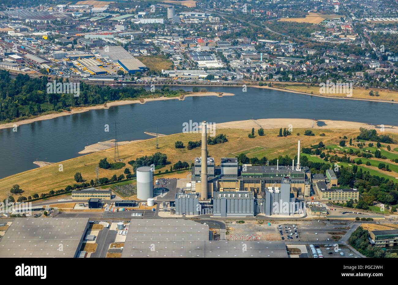 Heizkraftwerk Lausward, Rhein, Rhein, Arc, Gas- und Dampfturbinenkraftwerk, Kraftwerk Lausward, Niedrigwasser am Rhein, Dürre, Trockenheit, por Stockfoto