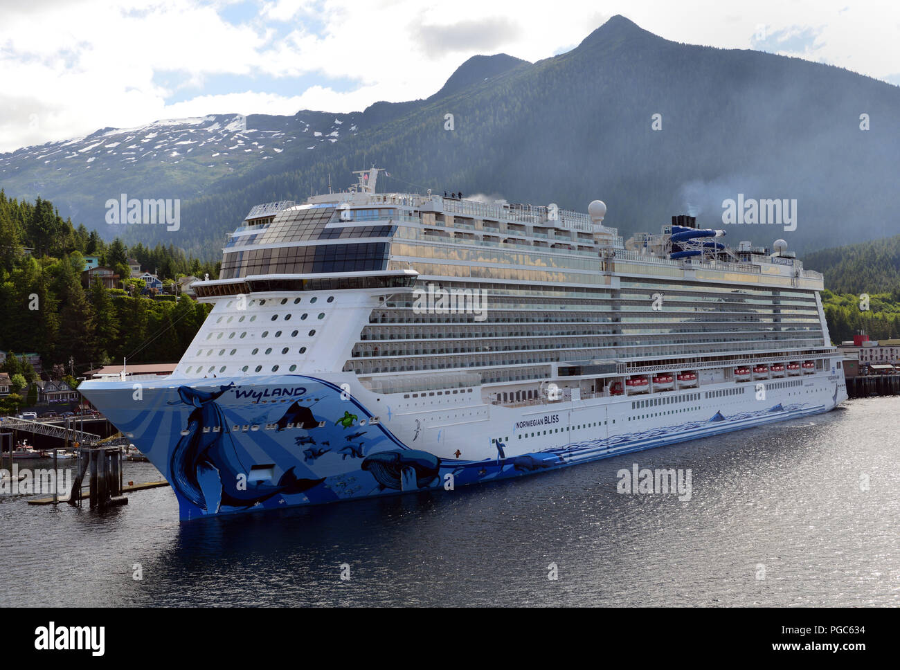 Norwegian Cruise Line Schiff Norwegian Bliss angedockt in Ketchikan, Alaska während ihrer ersten Saison kreuzen in den Gewässern von Alaska. Stockfoto