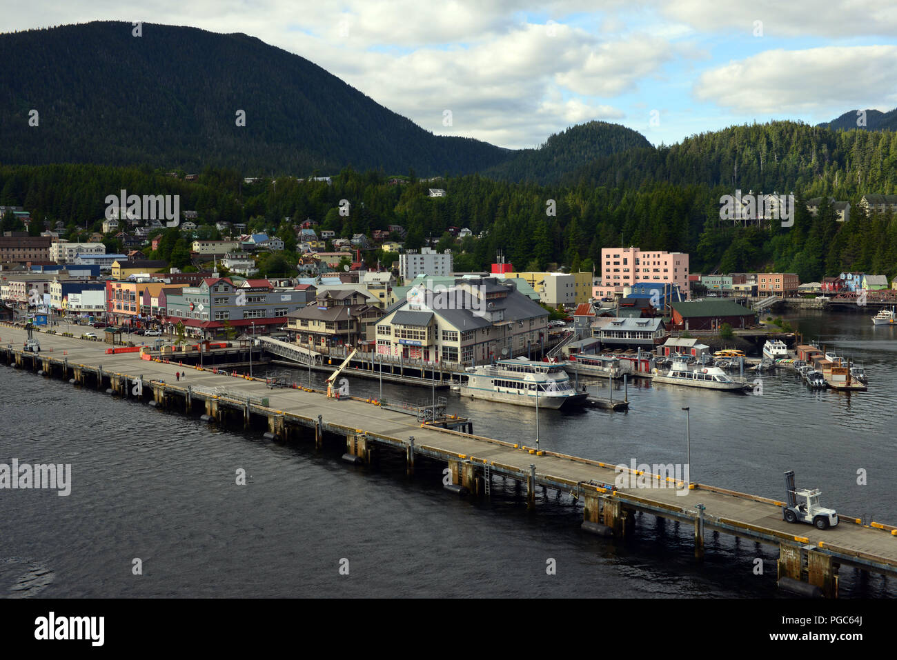 Blick auf den Hafen von Ketchikan, Alaska als weltweit Lachs Hauptstadt bekannt, von der Holland America Line Kreuzfahrt Stockfoto