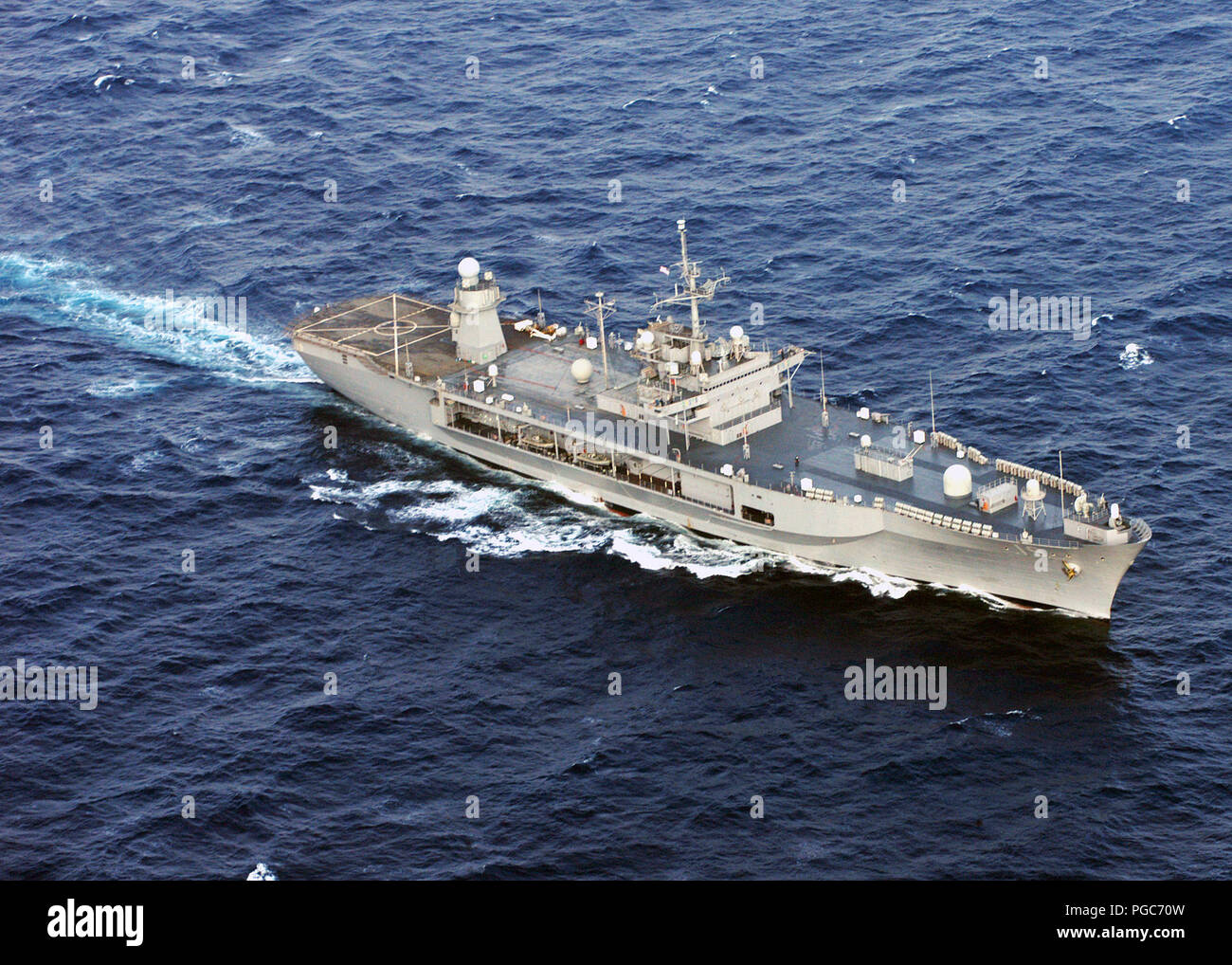Der US Navy (USN) amphibische Befehl Schiff USS BLUE RIDGE (LCC 19) Transite das Südchinesische Meer, während zwei Monaten regelmäßig geplanten Einsatz. Stockfoto