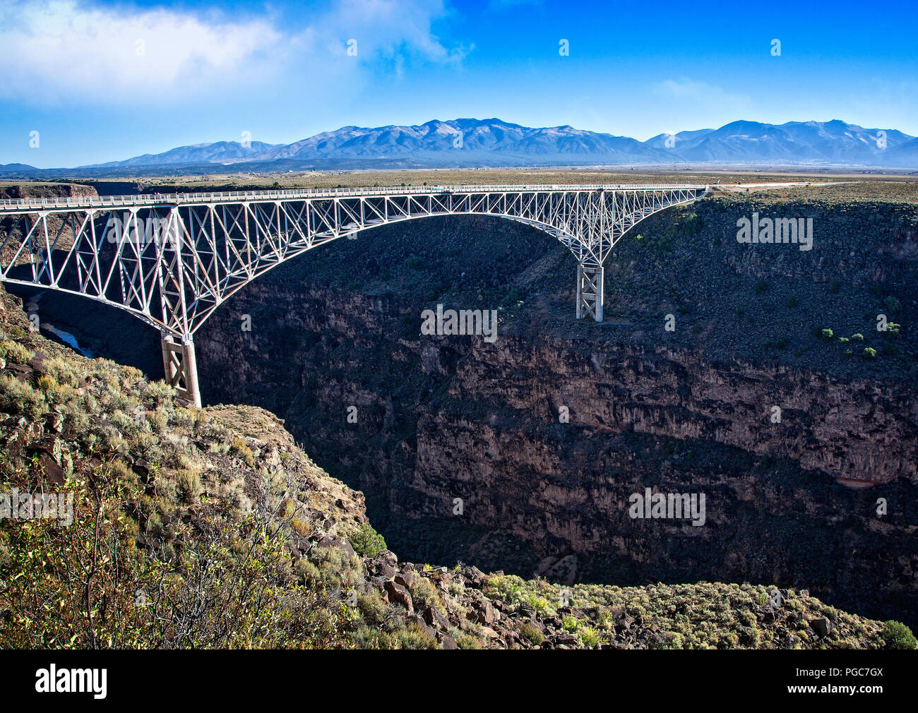 Der Rio Grande Canyon und die Brücke in der Nähe von Taos New Mexico. Stockfoto