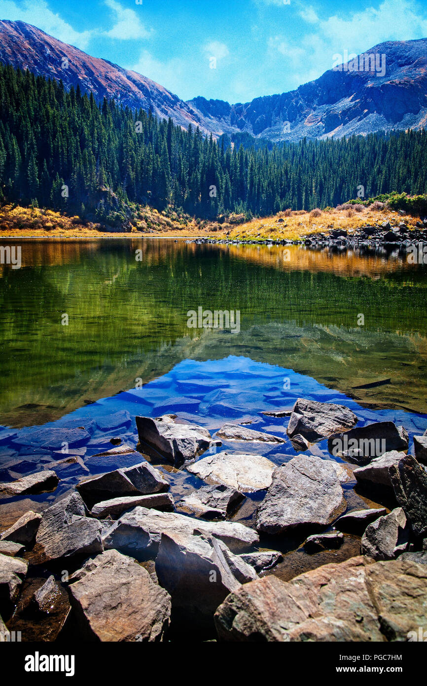 Williams Lake in der Sangre de Christo Mountains in der Nähe von Taos, New Mexiko. Stockfoto