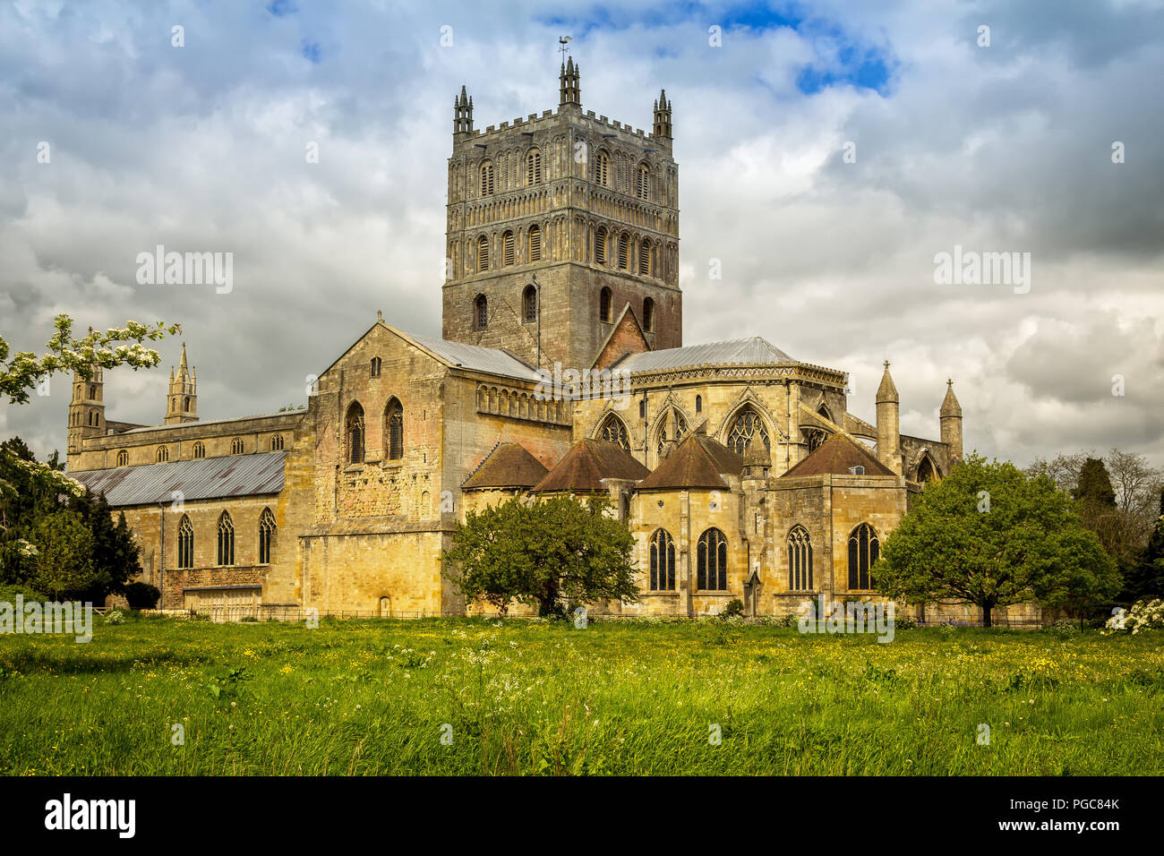 Tewkesbury Abbey mit Norman Architektur, einem historischen Ort der Anbetung in Gloucestershire. Stockfoto