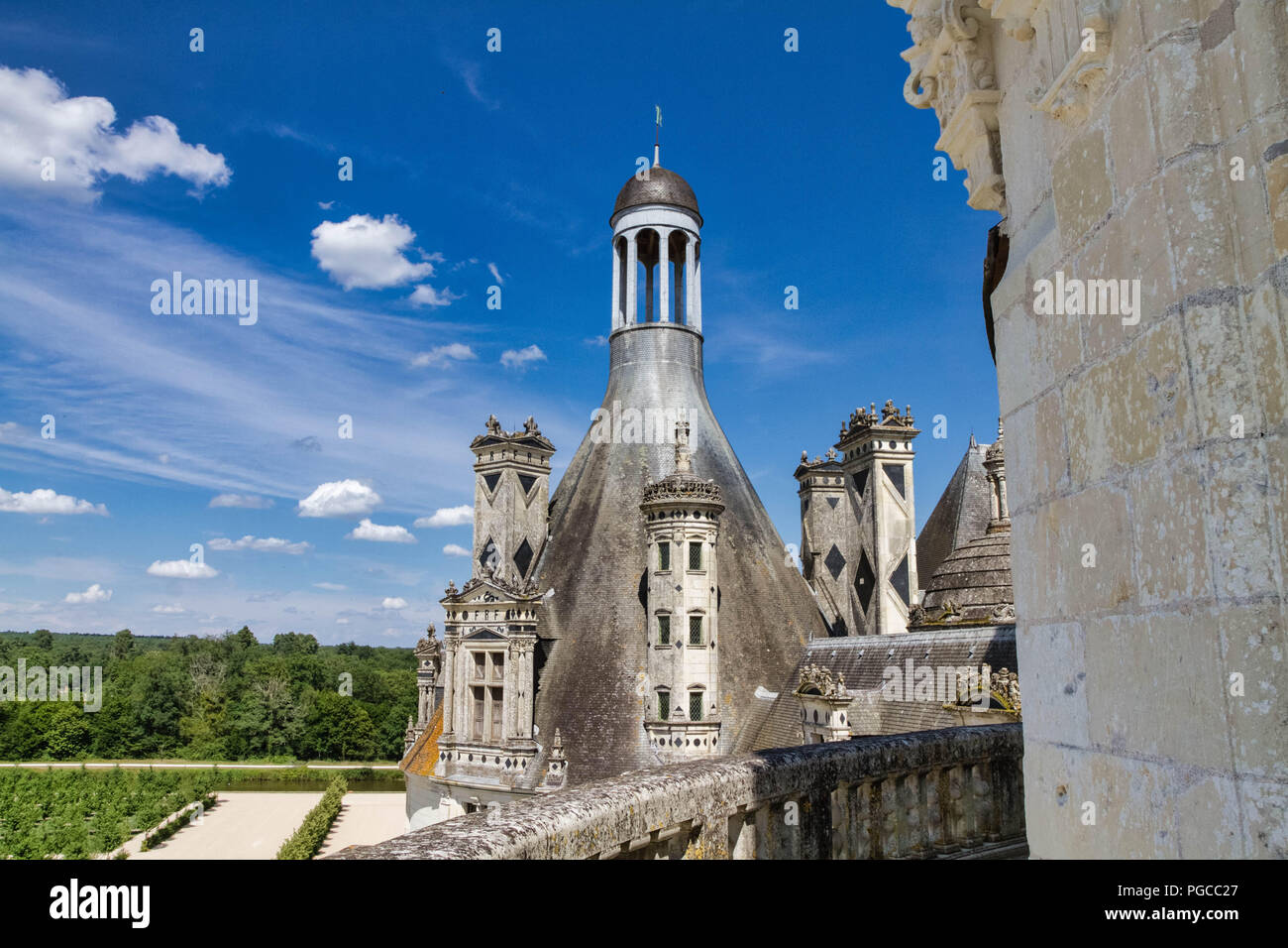 Le Château de Chambord est un Château français situé dans la Commune de Chambord. Architektur extraordinaire imaginée pour la Gloire de François I Stockfoto