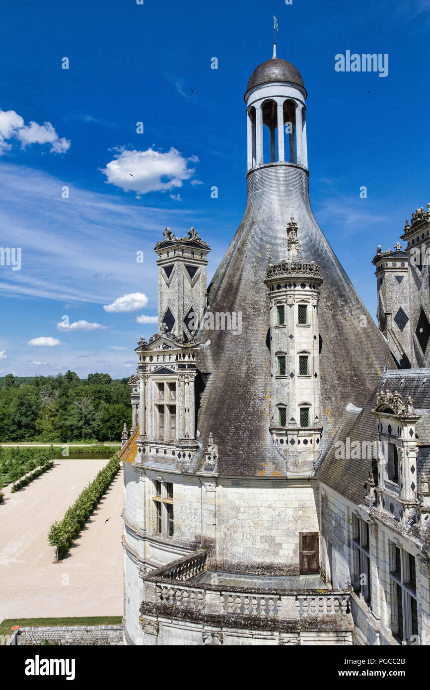 Le Château de Chambord est un Château français situé dans la Commune de Chambord. Architektur extraordinaire imaginée pour la Gloire de François I Stockfoto